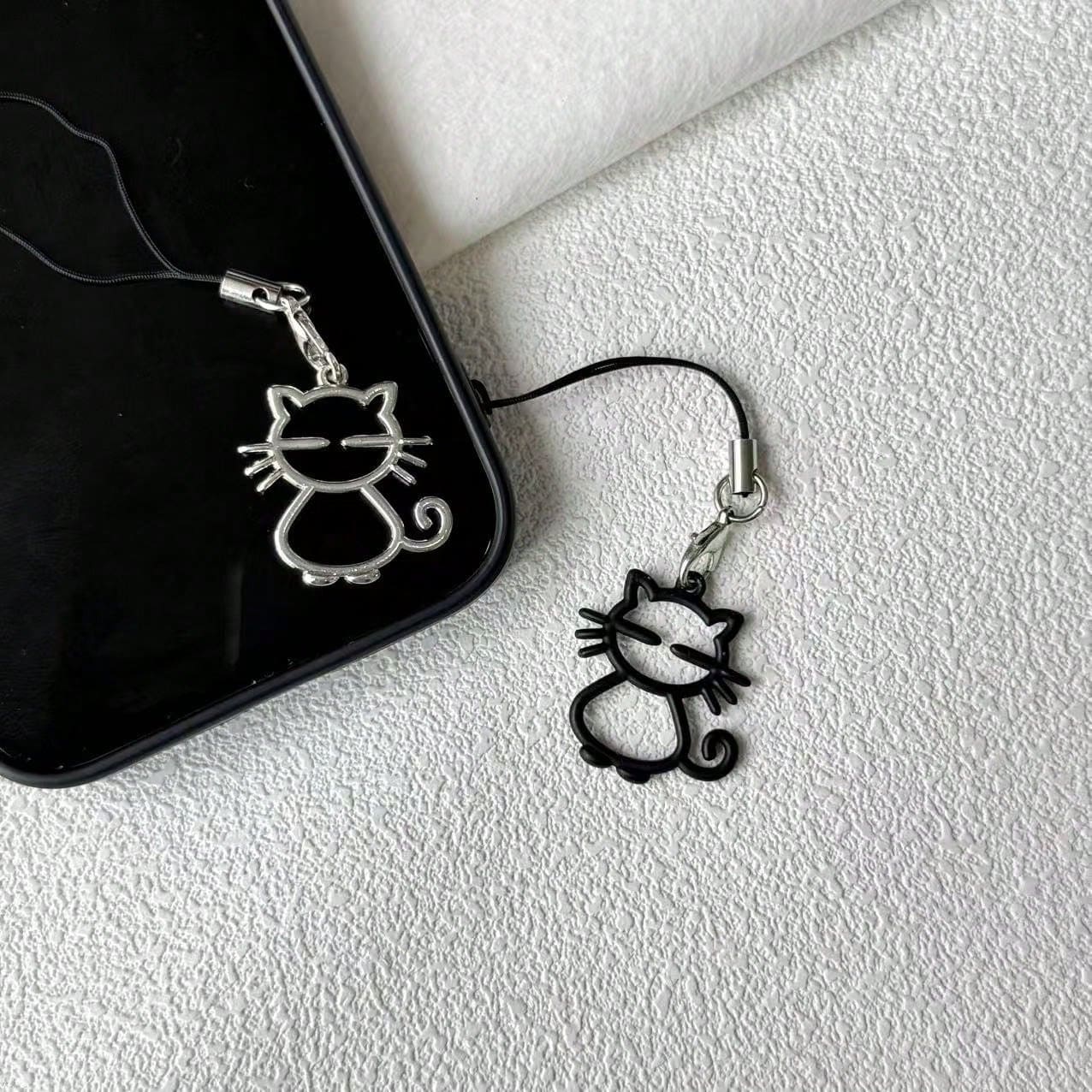 1/2pcs Hollow Cat Phone Chain Pendant, Fresh Girly Phone Chain, Simple Versatile Phone Decoration, Holiday Accessory, Universal USB Drive Exquisite Small Pendant
