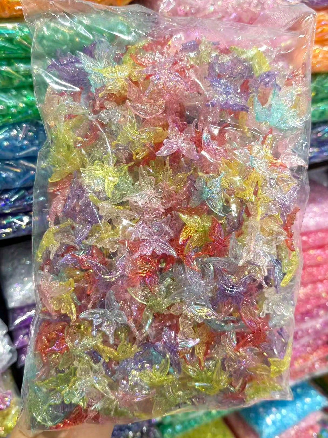 50pcs Transparent Colorful 3D Butterfly Beads, Random Mixed Colors, Ethereal Long-Winged Butterfly, DIY Jewelry Necklace Bracelet Making Kit, Friendship Jewelry Accessories Creative Gift