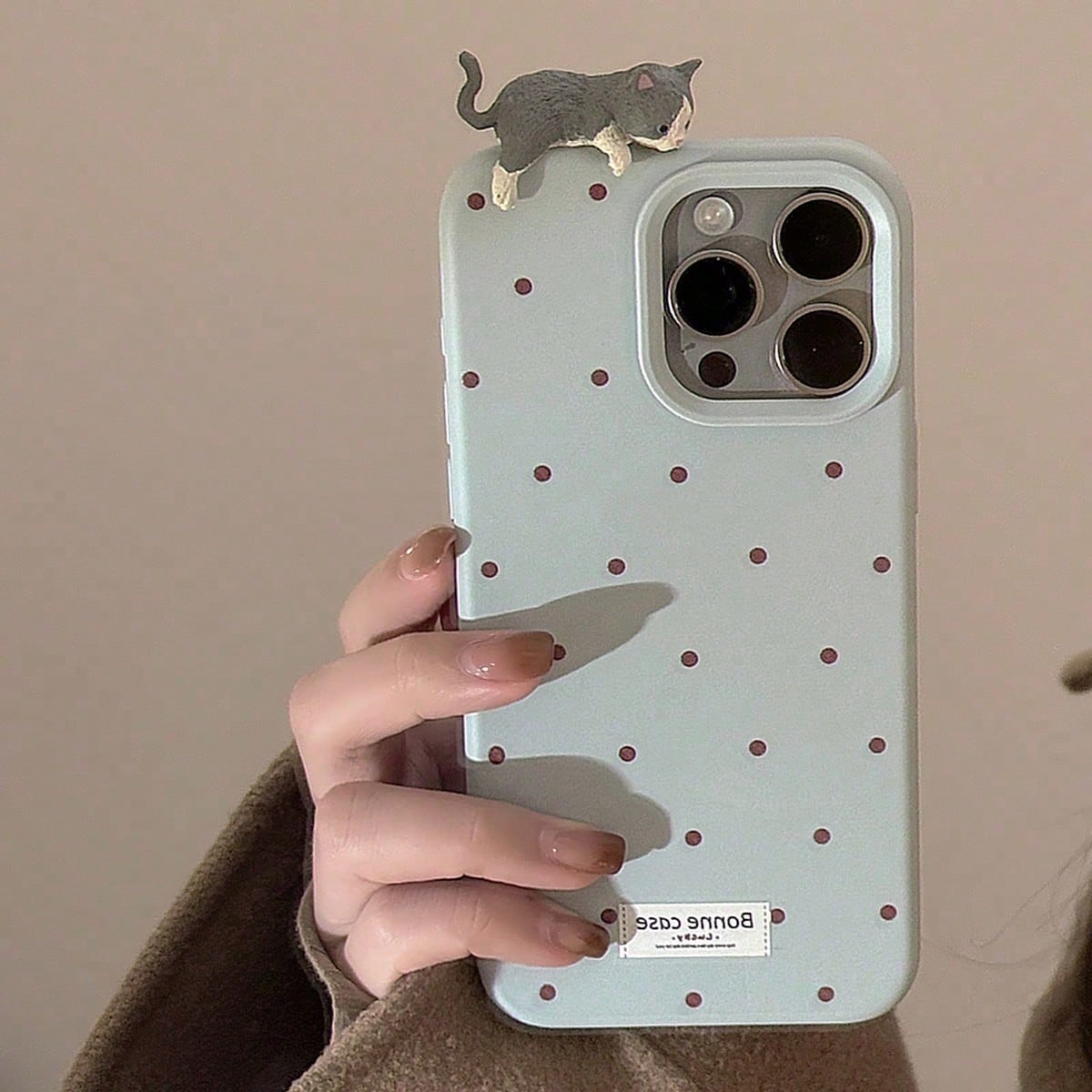 Cute Luxury Blue Cat Element Fashion Phone Cases 1pc GUCADI Blue Polka Dot 3D Cute Lying Cat Soft Case Premium Skin-Friendly Anti-Drop Phone Case Compatible With Iphone 16/15/14/13/12 Series Waterproo