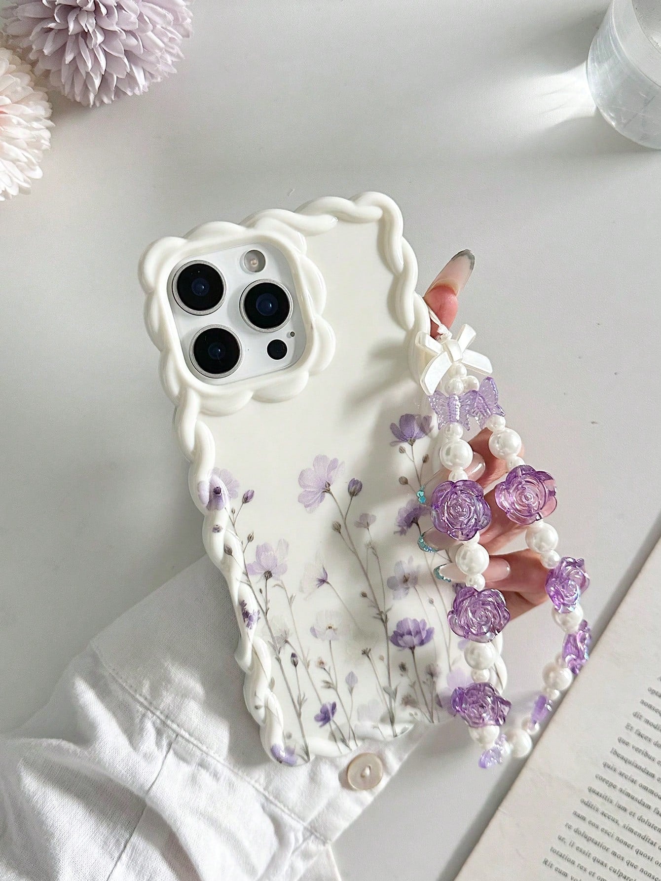 Floral Painted Braided Wavy Edge Beige With Attached Bracelet Flat Print Anti-Drop Fashion Cute Phone Case Suitable For Ip 17/Ip 17pro/Ip 17promax/Iphone16/Iphone16pro/Iphone16promax/IPhone16plus/ 10c