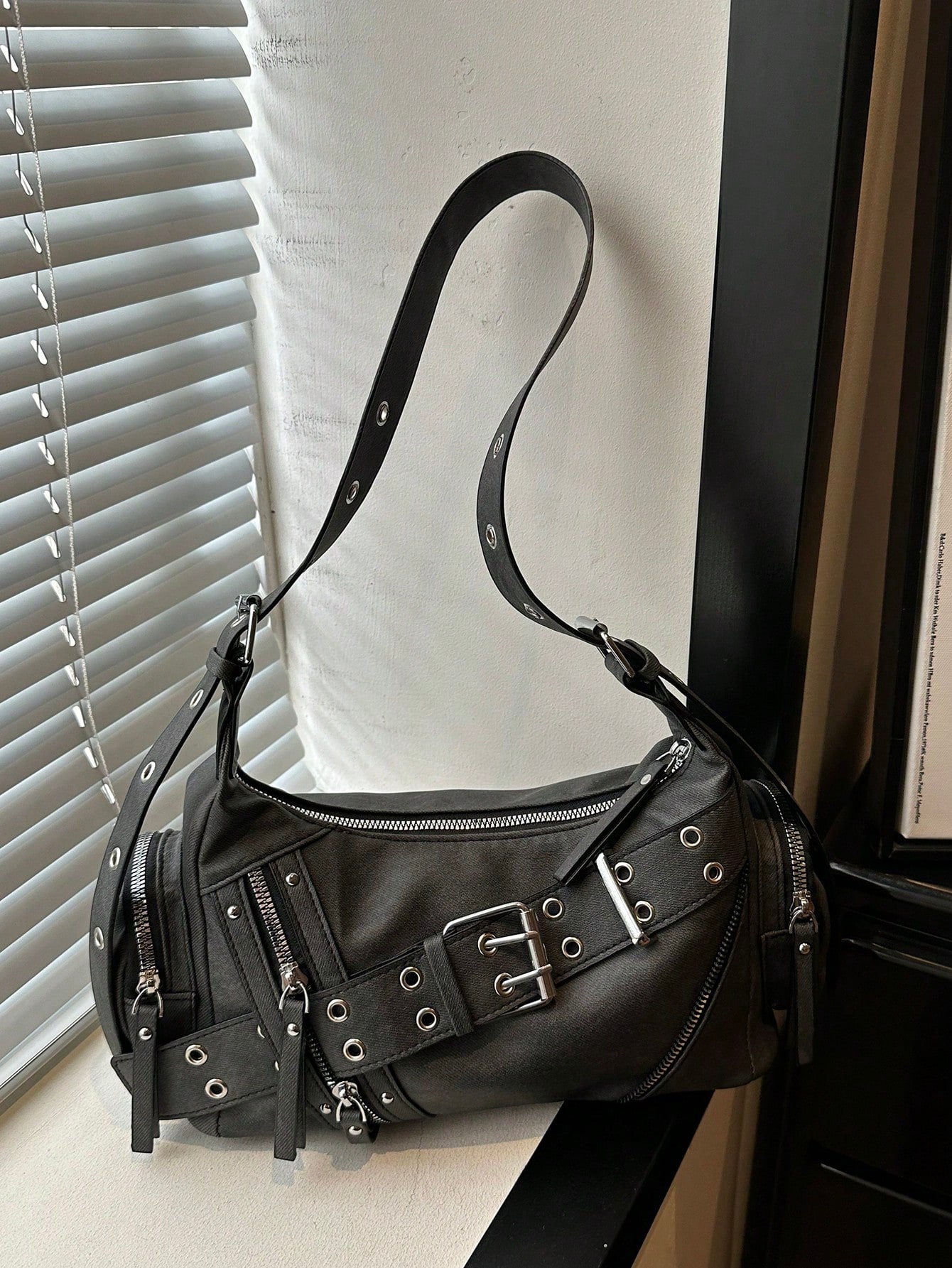 Niche Vintage Biker Girl Style New Belt Buckle Shoulder Bag Large Capacity Hobo Bag