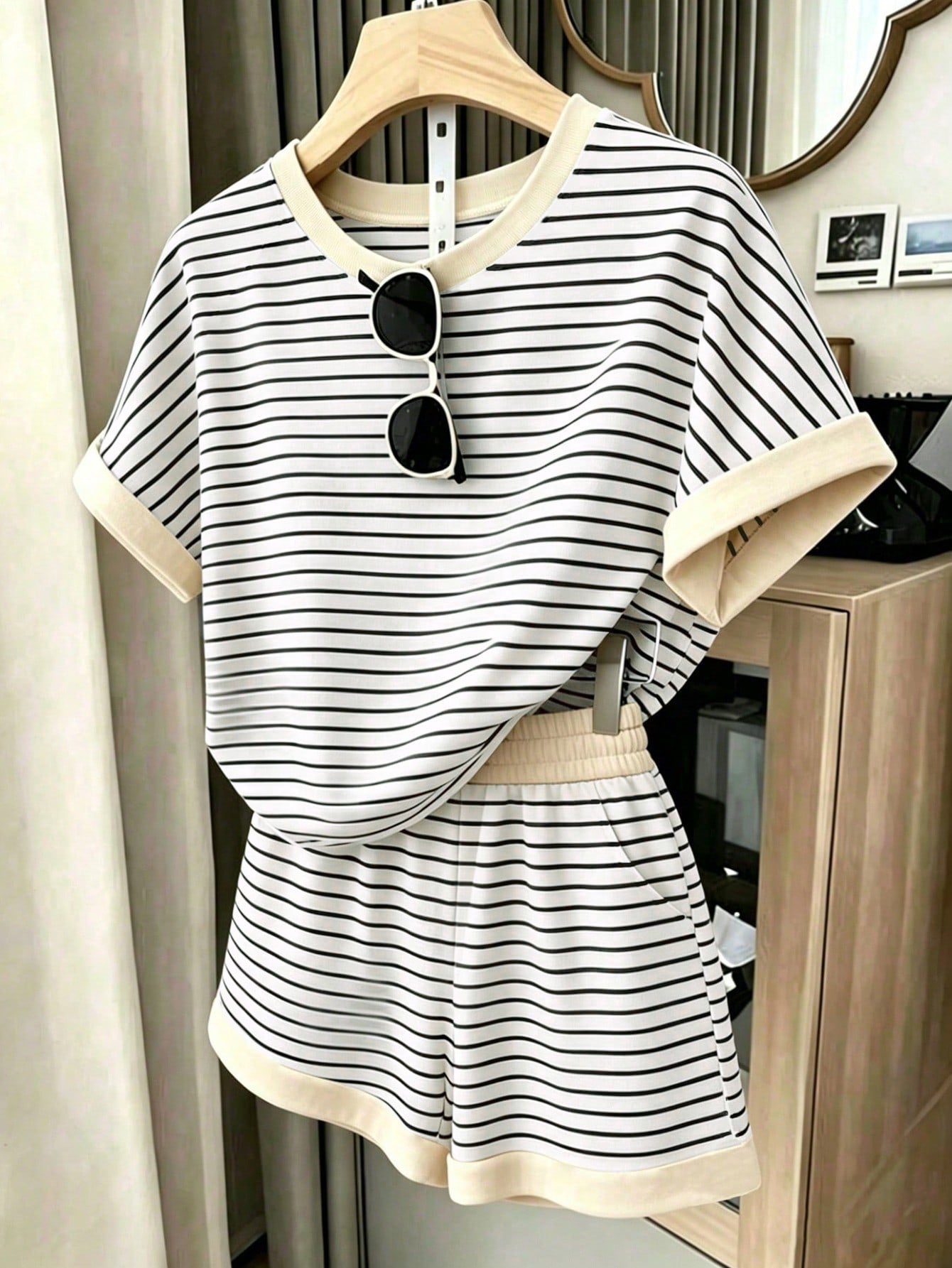 Women's Casual Comfortable Striped Short Sleeve Top And Shorts Set, 2 Pieces Loungewear Suitable For Daily Wear And Beach Vacation Elegant Summer