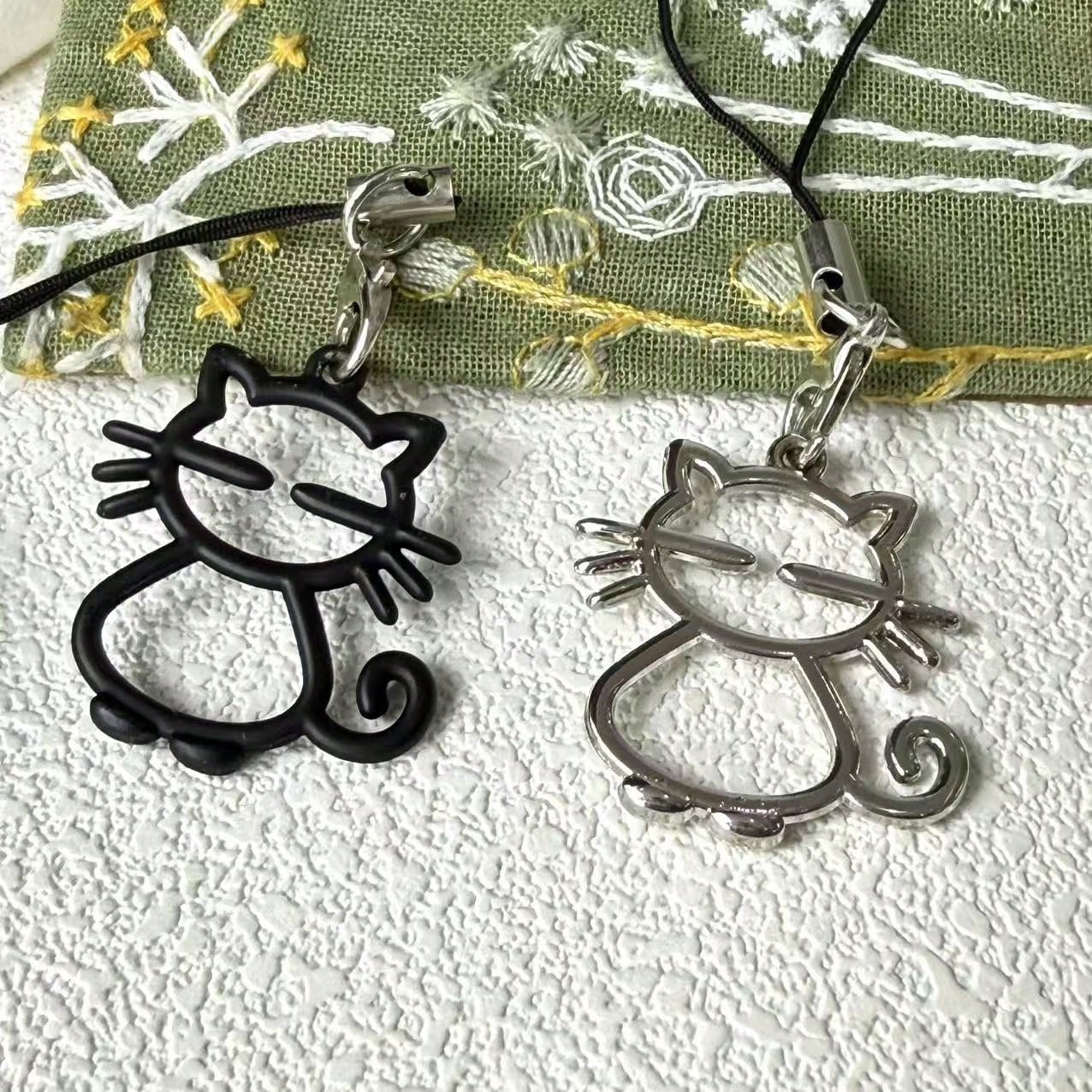 1/2pcs Hollow Cat Phone Chain Pendant, Fresh Girly Phone Chain, Simple Versatile Phone Decoration, Holiday Accessory, Universal USB Drive Exquisite Small Pendant