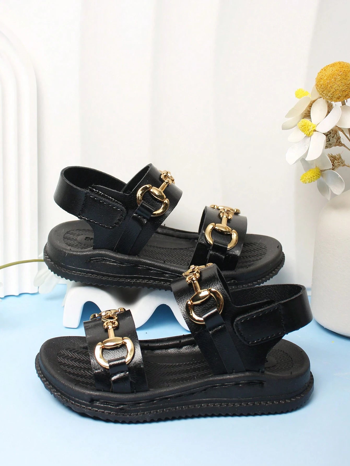 1 Pair Baby Girls Black Hook And Loop Sandals, Simple, Comfortable Casual Outdoor Beach Shoes For Toddler