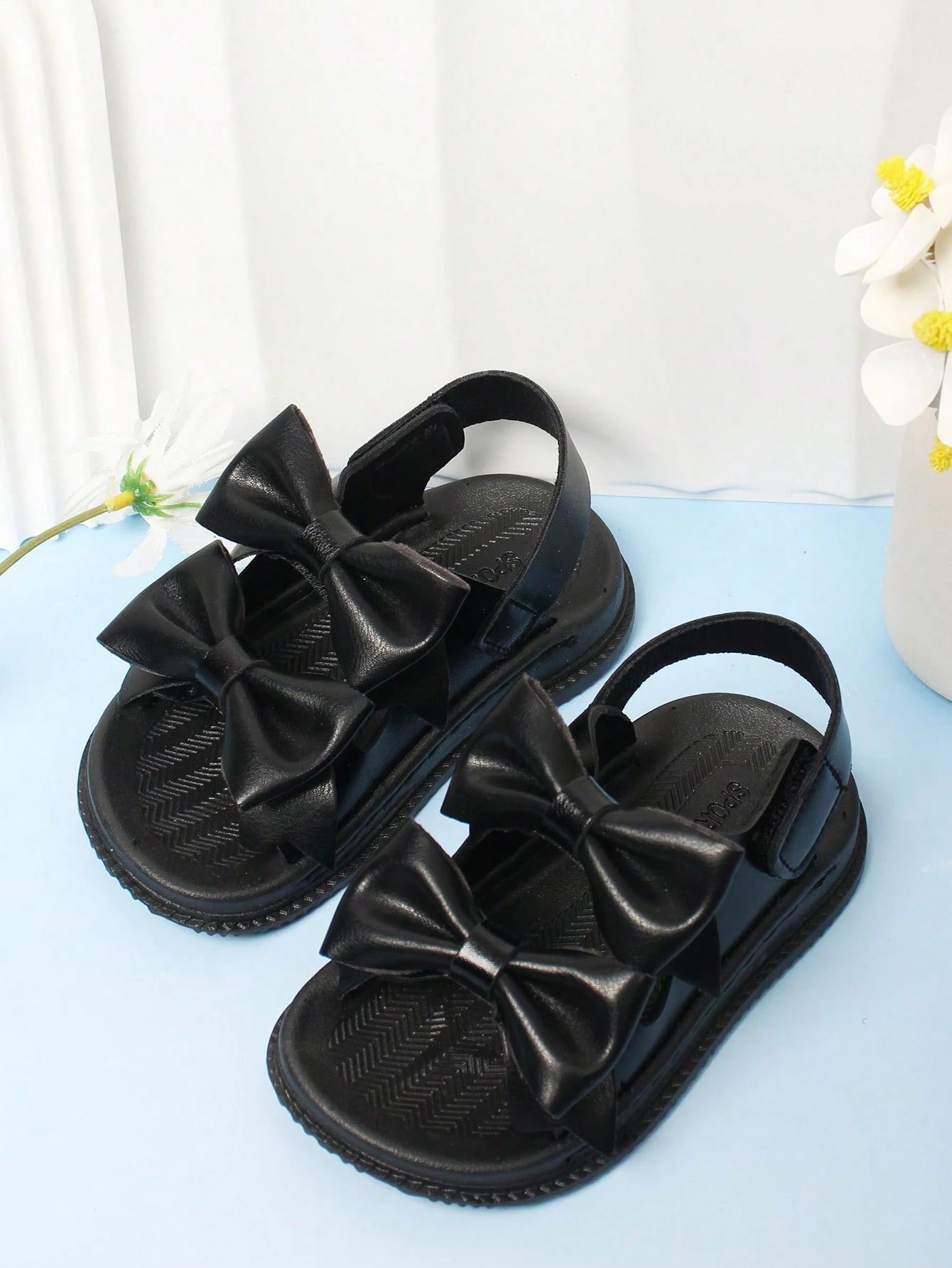 1 Pair Baby Girls Black Hook And Loop Sandals, Simple, Comfortable Casual Outdoor Beach Shoes For Toddler