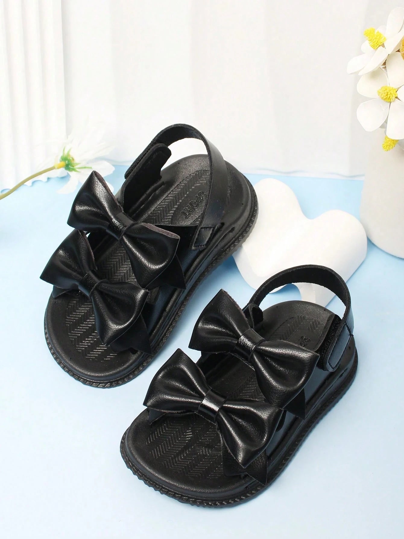 1 Pair Baby Girls Black Hook And Loop Sandals, Simple, Comfortable Casual Outdoor Beach Shoes For Toddler