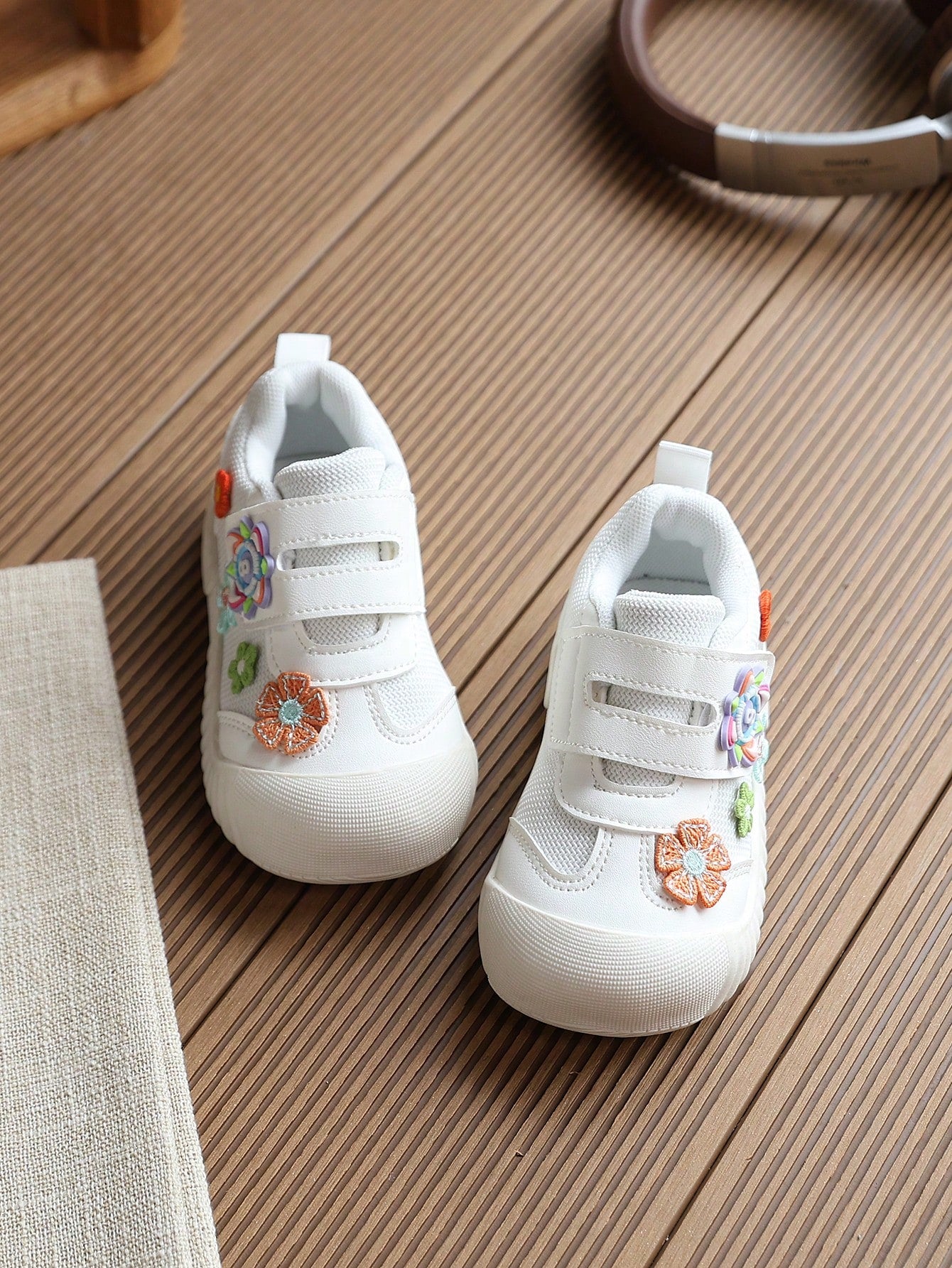 1 Pair Baby Girls Soft Sole Walking Shoes, Spring/Summer Cartoon Closed-Toe Shoes