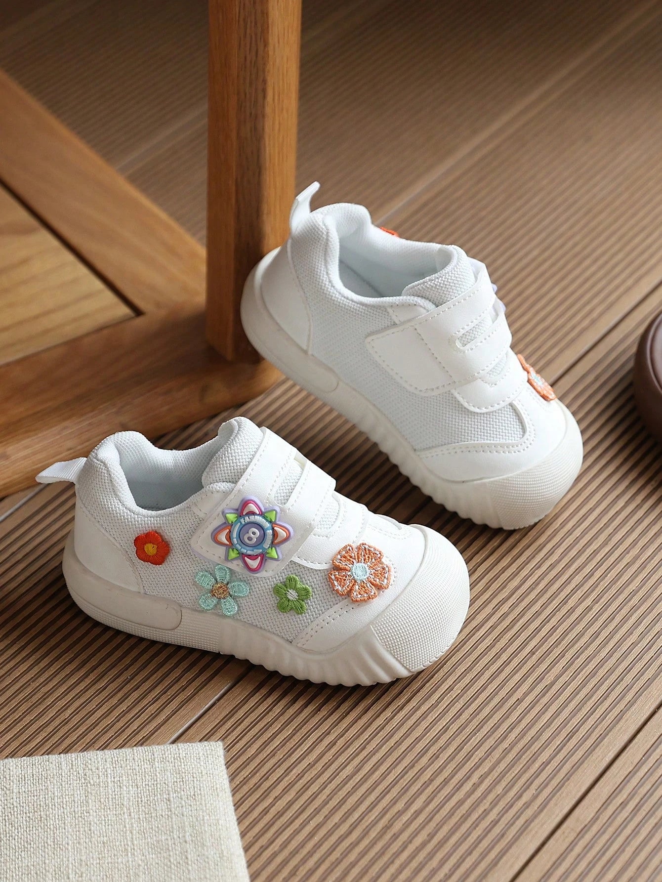 1 Pair Baby Girls Soft Sole Walking Shoes, Spring/Summer Cartoon Closed-Toe Shoes