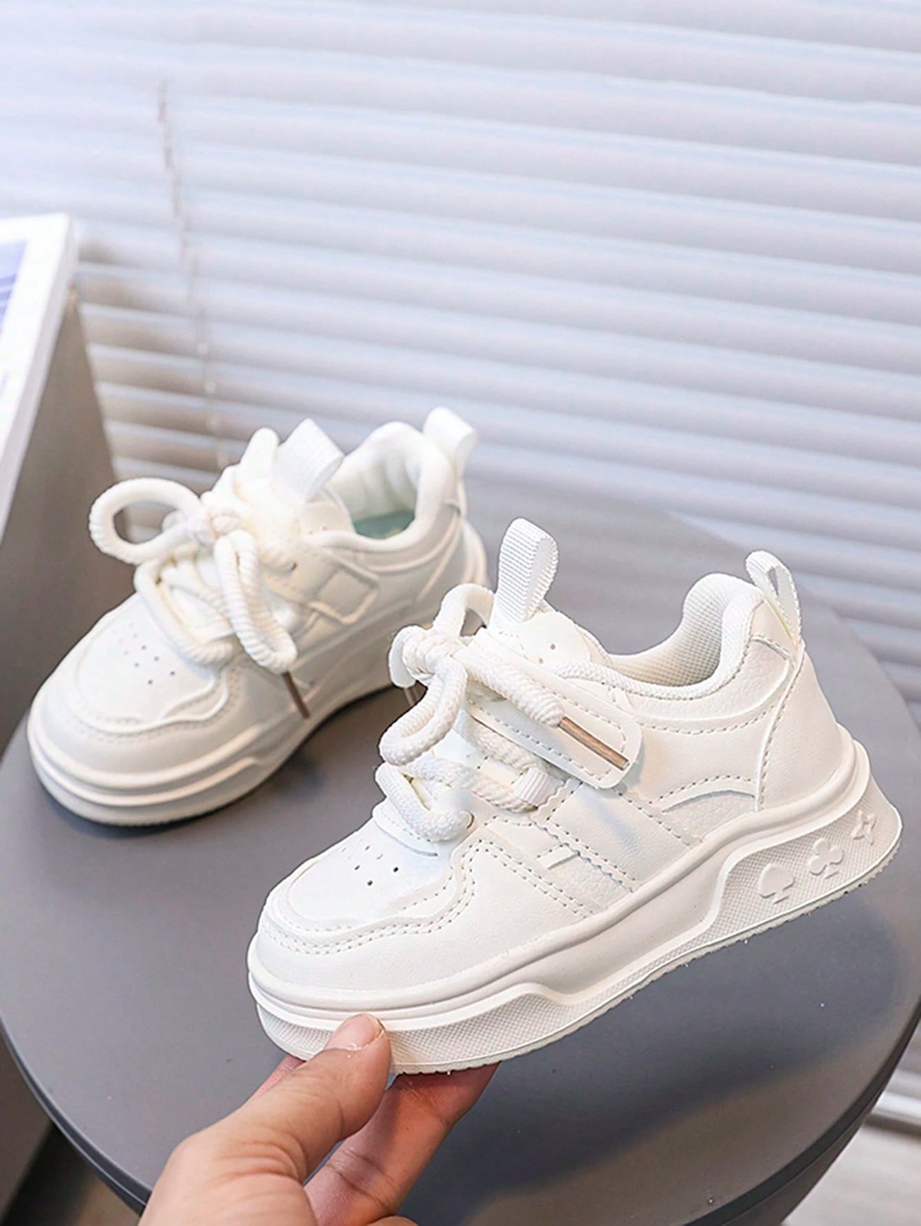 1 Pair Fashionable Autumn/Winter New Style Children's Sports Shoes Korean Version Soft Sole Girls' Skate Shoes Non-Slip Comfortable Casual Shoes