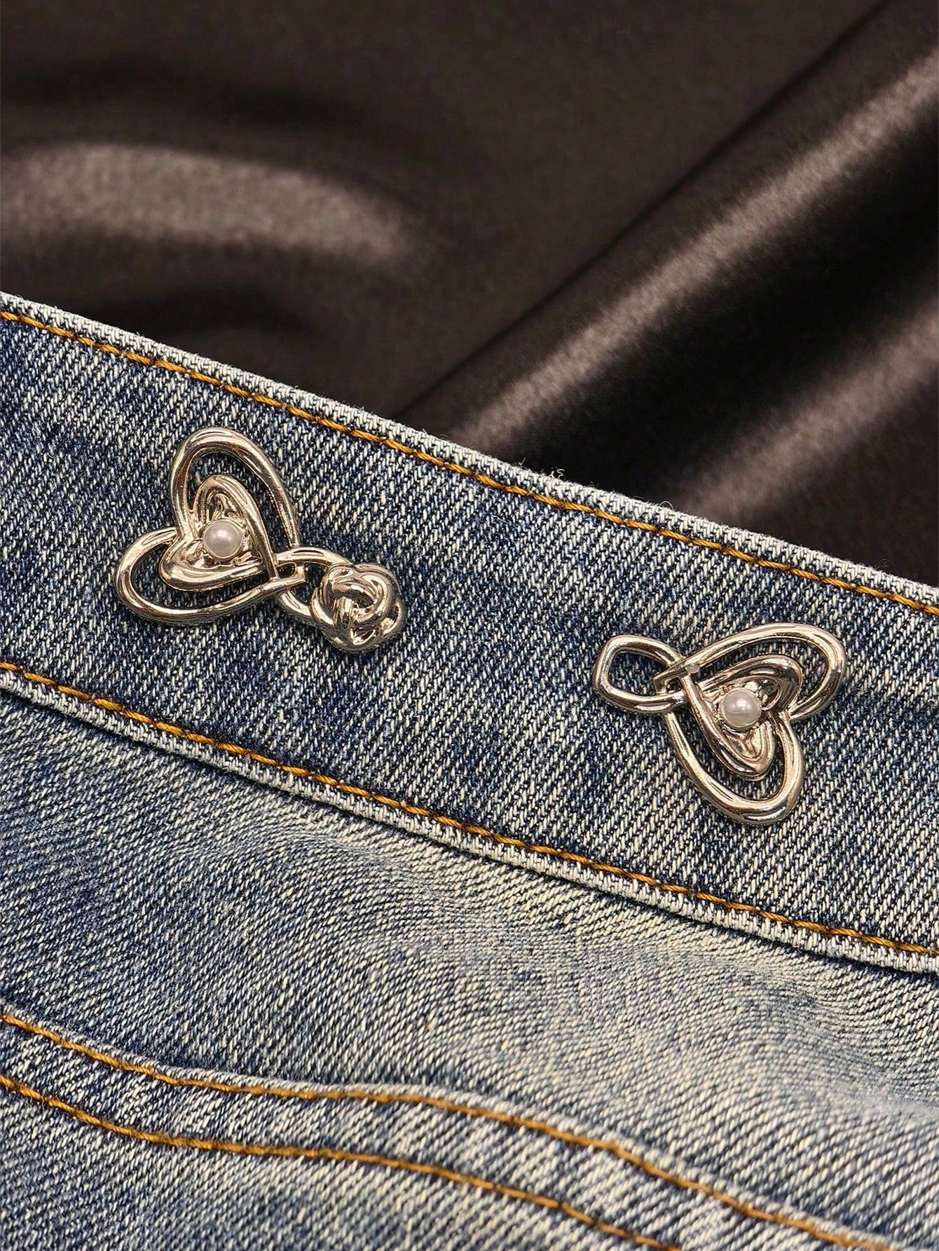 1 Pair Of High-End Pearl Heart-Shaped Brooch Waist Adjuster For Jeans Skirts, Premium Quality With Adjustable Waistband Buckle
