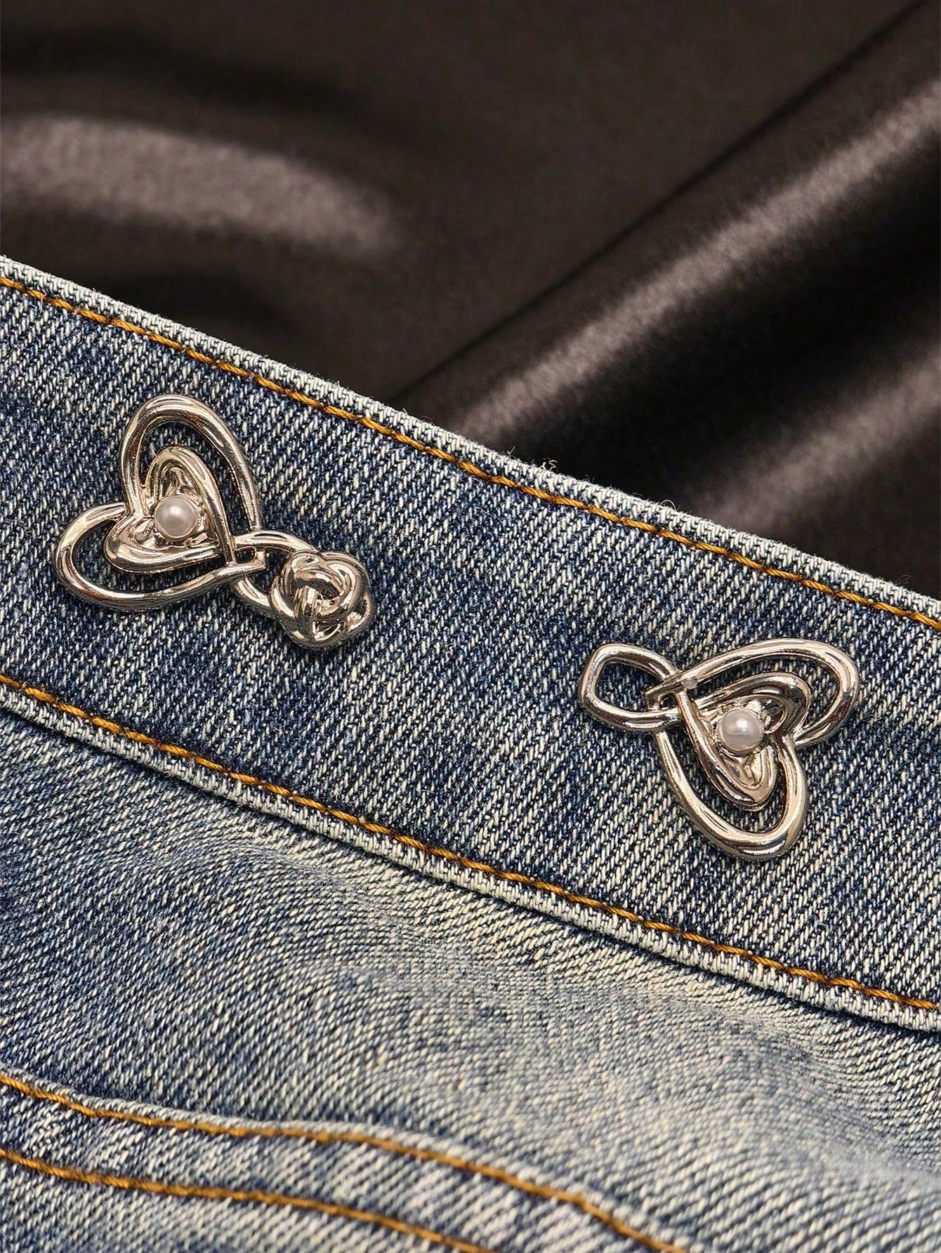 1 Pair Of High-End Pearl Heart-Shaped Brooch Waist Adjuster For Jeans Skirts, Premium Quality With Adjustable Waistband Buckle