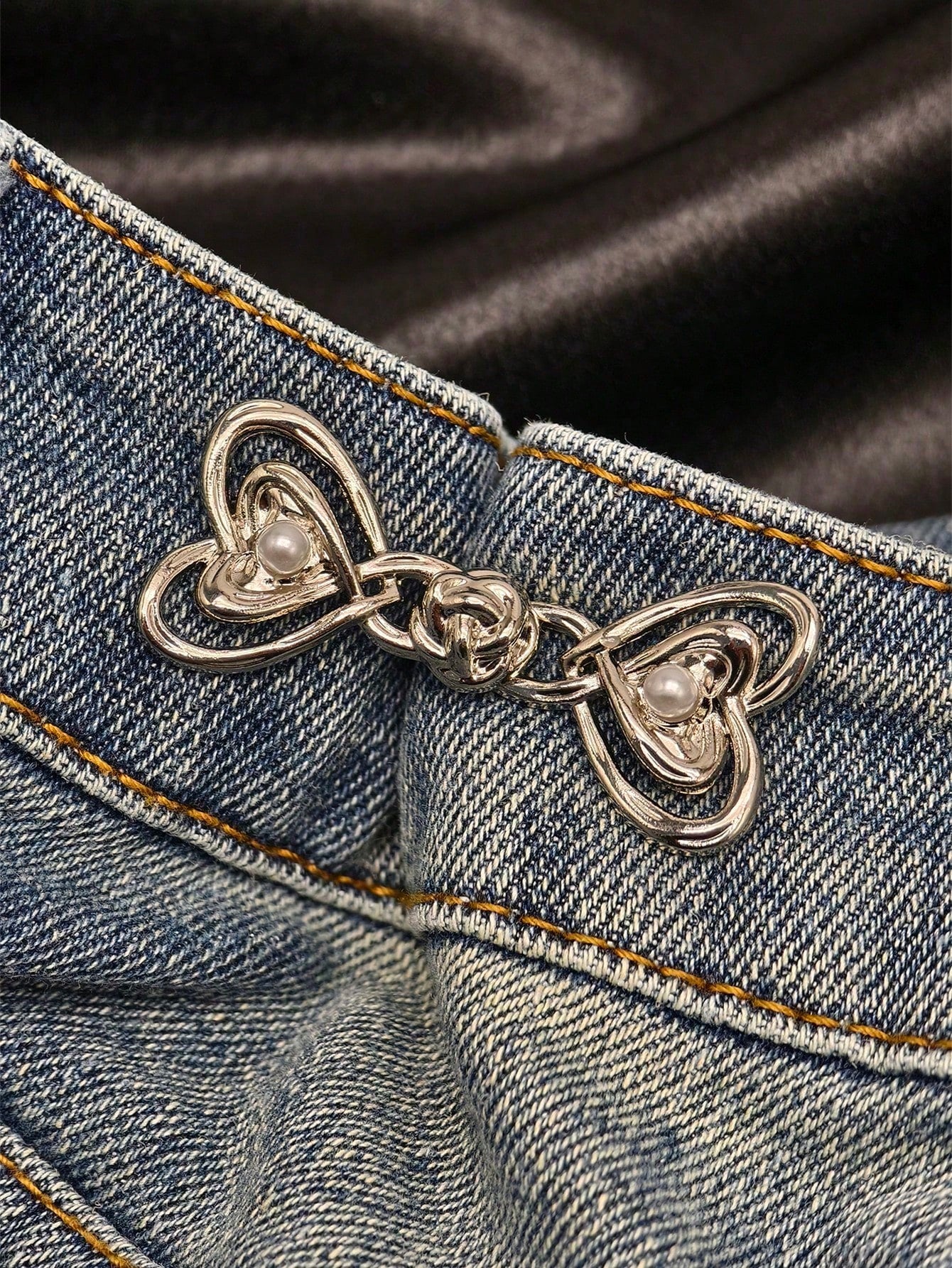 1 Pair Of High-End Pearl Heart-Shaped Brooch Waist Adjuster For Jeans Skirts, Premium Quality With Adjustable Waistband Buckle
