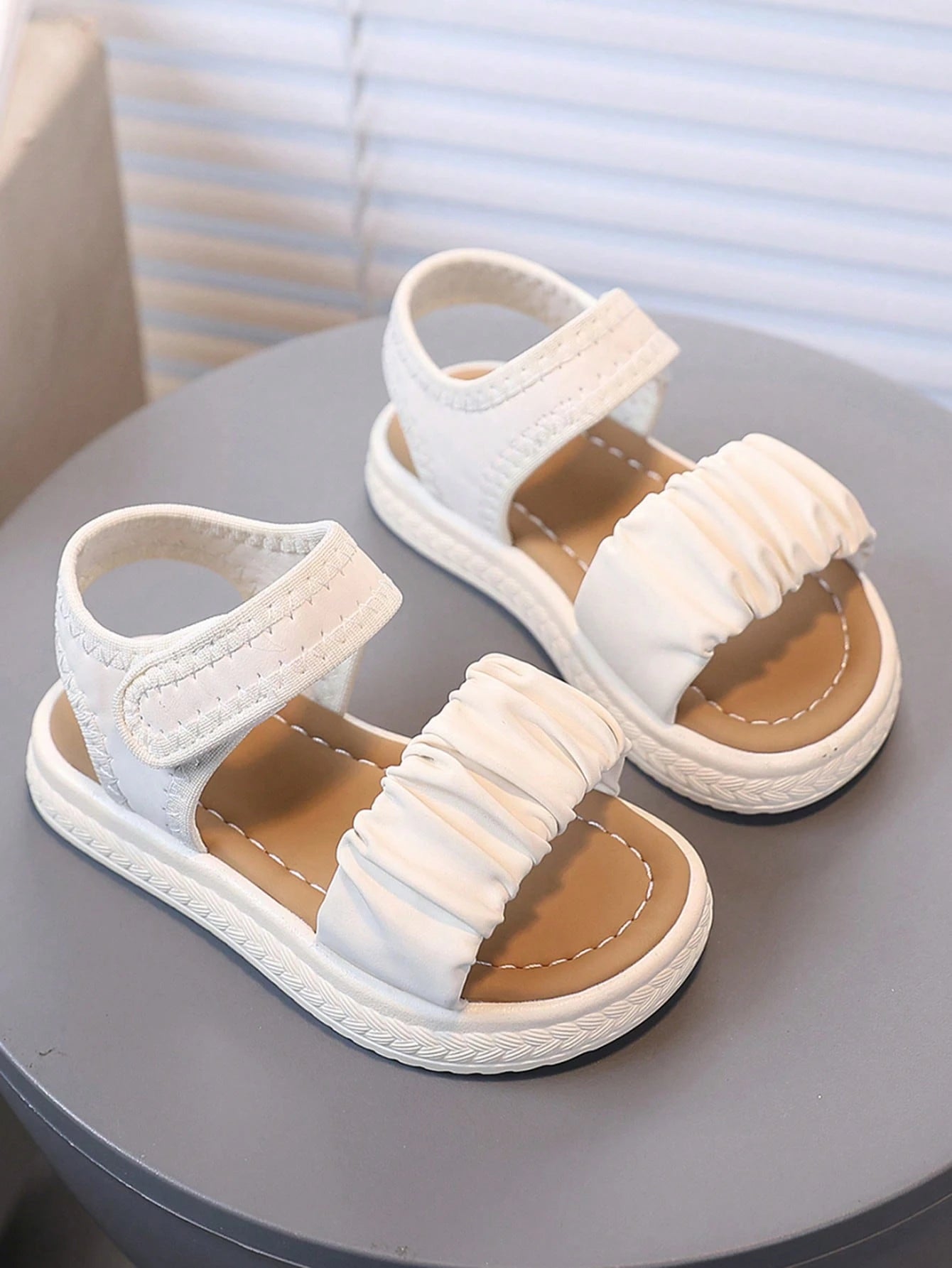 1 Pair Summer Casual Sandals, Made Of Quality Materials, With Edging Design, Soft And Lightweight Sole, Specially Suitable For Toddlers Learning To Walk, Outdoor Play, Versatile Occasions