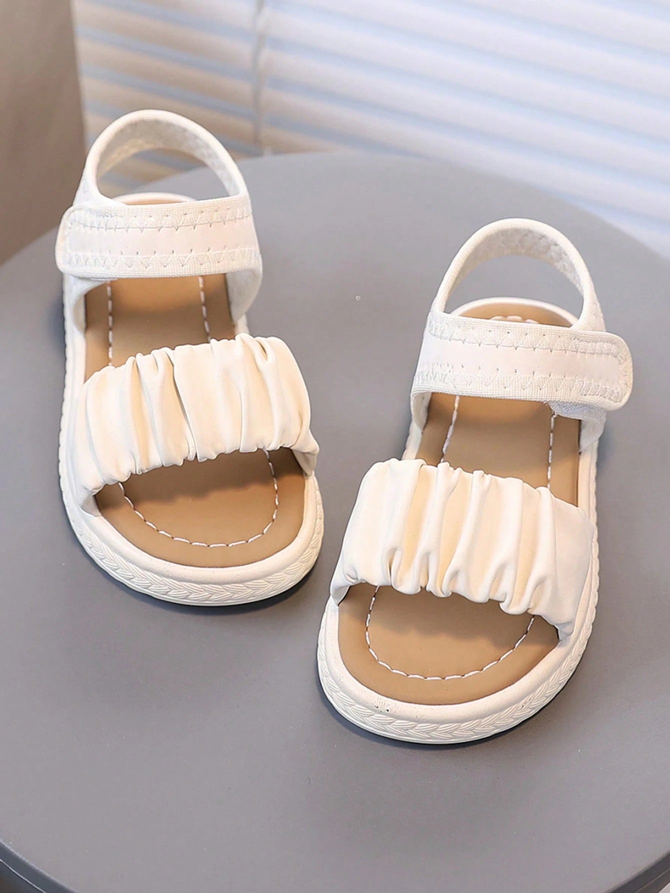 1 Pair Summer Casual Sandals, Made Of Quality Materials, With Edging Design, Soft And Lightweight Sole, Specially Suitable For Toddlers Learning To Walk, Outdoor Play, Versatile Occasions