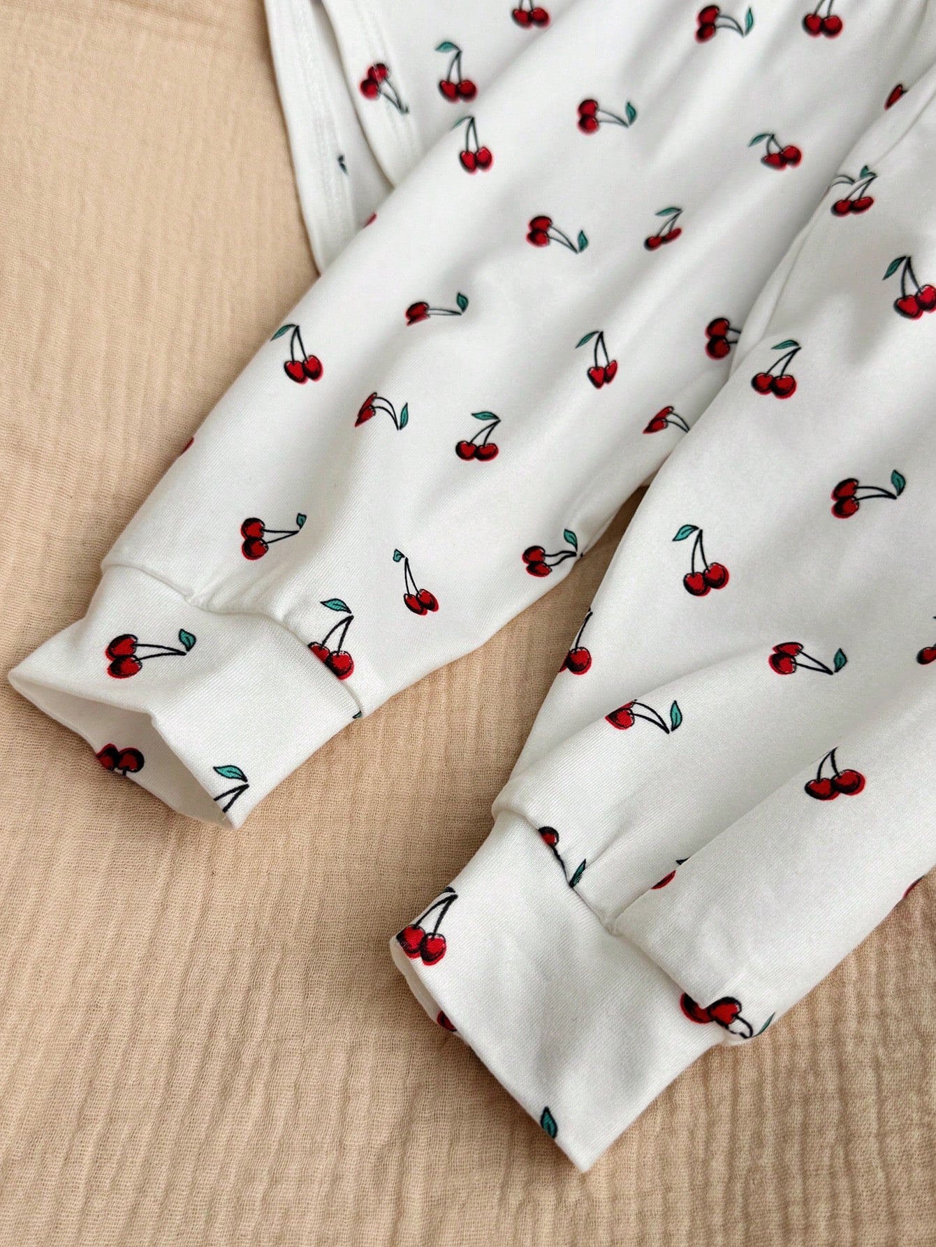 15-Piece Set Of Newborn Baby Girl Summer Cute Knitted Cherry And Strawberry Pattern Short-Sleeved Bodysuit, Pants, Hat, Gloves, And More.