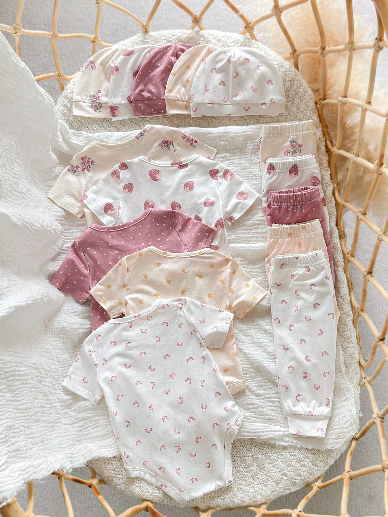 15-Piece Set Of Newborn Baby Girl Summer Cute Knitted Cherry And Strawberry Pattern Short-Sleeved Bodysuit, Pants, Hat, Gloves, And More.