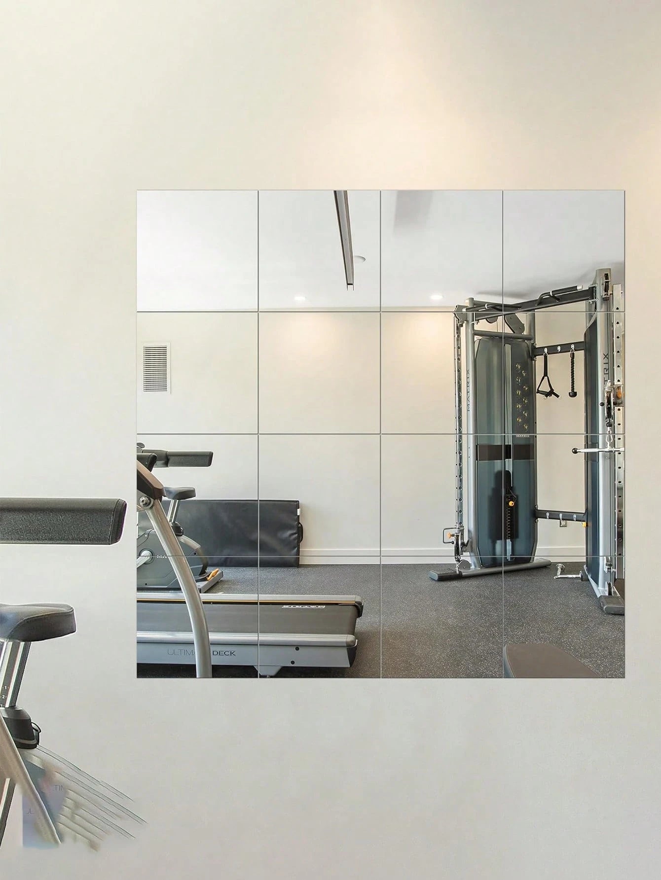 16pcs Acrylic Mirror Stickers (Non-Glass), Frameless Design, Suitable For Bedroom. Size: 20 X 20cm. Applicable For Home Gym, Home Decor And Bathroom Vanity Decor. Removable Mirror Wall Stickers, Suita