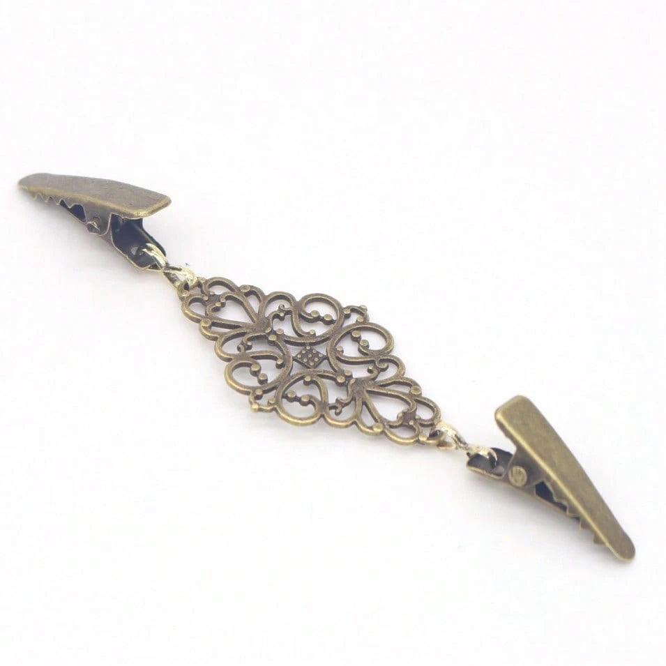1Pc/2/4/6Pcs Fashion Sweater Clip Geometric Hollow Cardigan Clip Fashion Clothing Decoration Brooch Vintage Alloy Sweater Clip Silk Scarf Cardigan Button Shirt Collar Pin Anti-Slip Buckle Pin Keep You