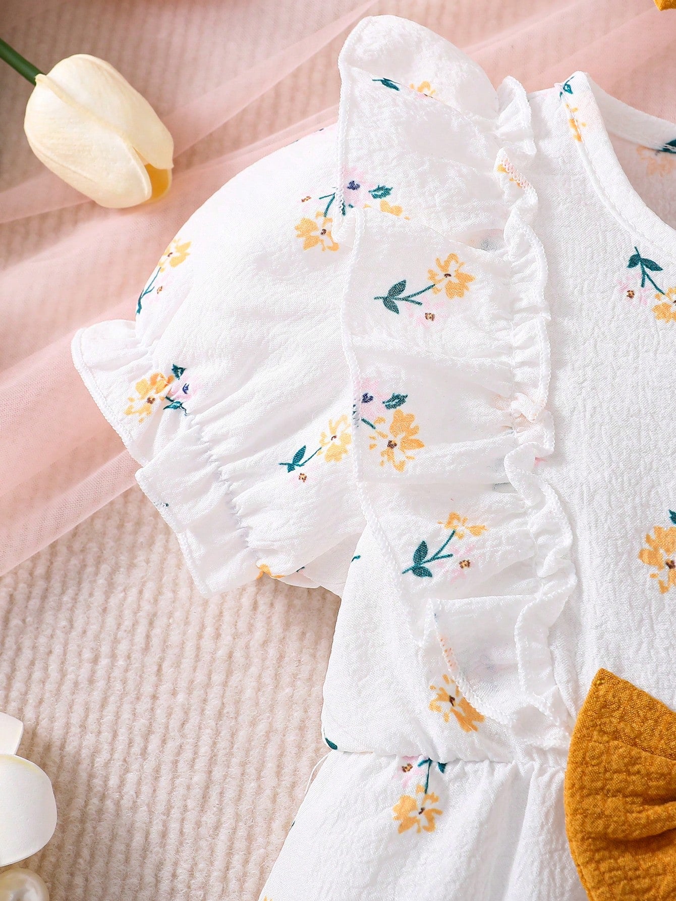 1pc Baby Girls' Summer Romper, Short Sleeve Ruffled Waist Bodysuit, Ditsy Floral Puff Sleeve Bodysuit, Soft Floral Pattern Baby Girl Outfit, Suitable For Outdoor, Casual, Party, Holiday Gift, 1st Birt