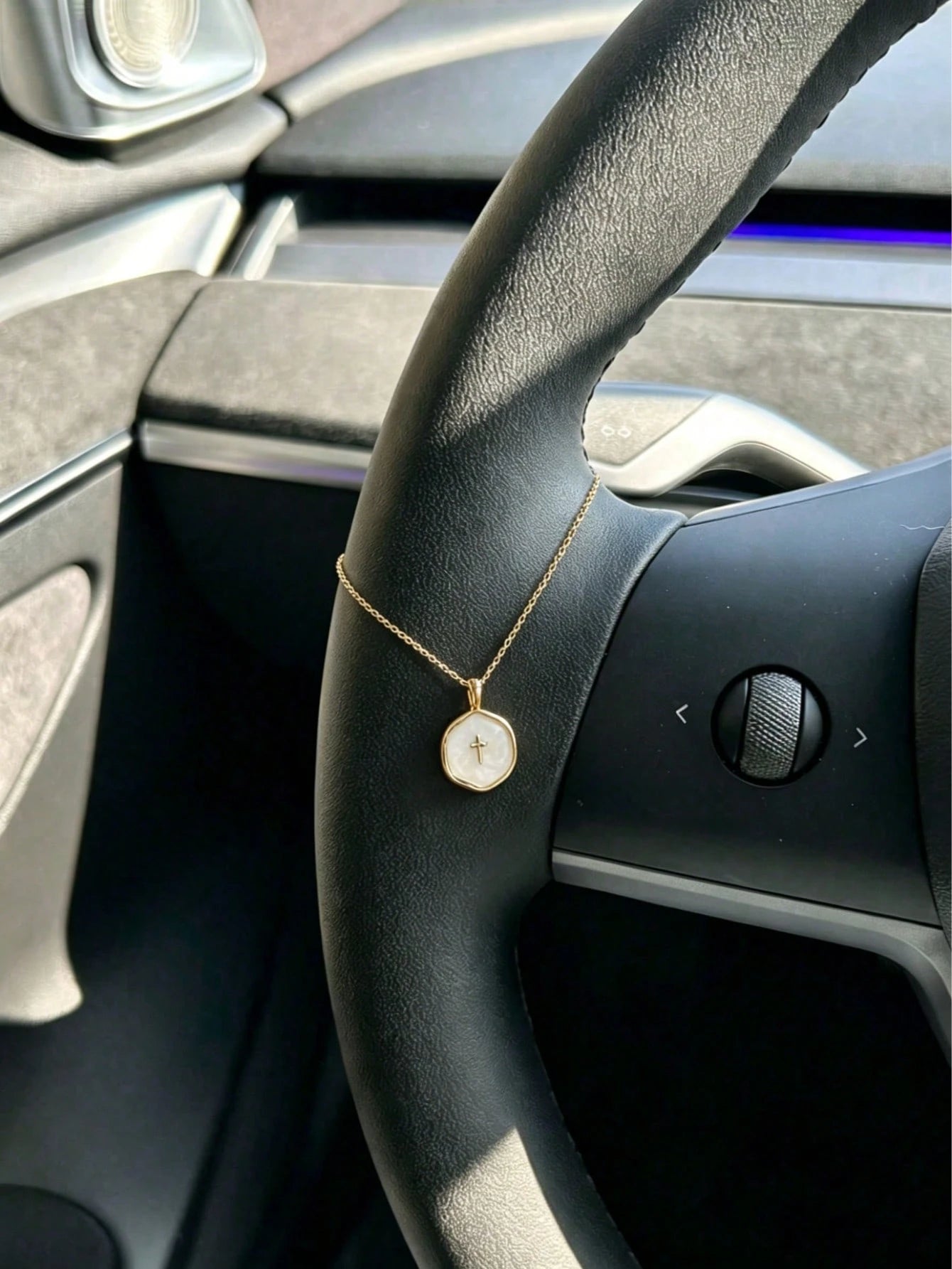 1pc Colorful Enamel Drip Oil Cross Round Pendant Car Interior Hanging Ornament