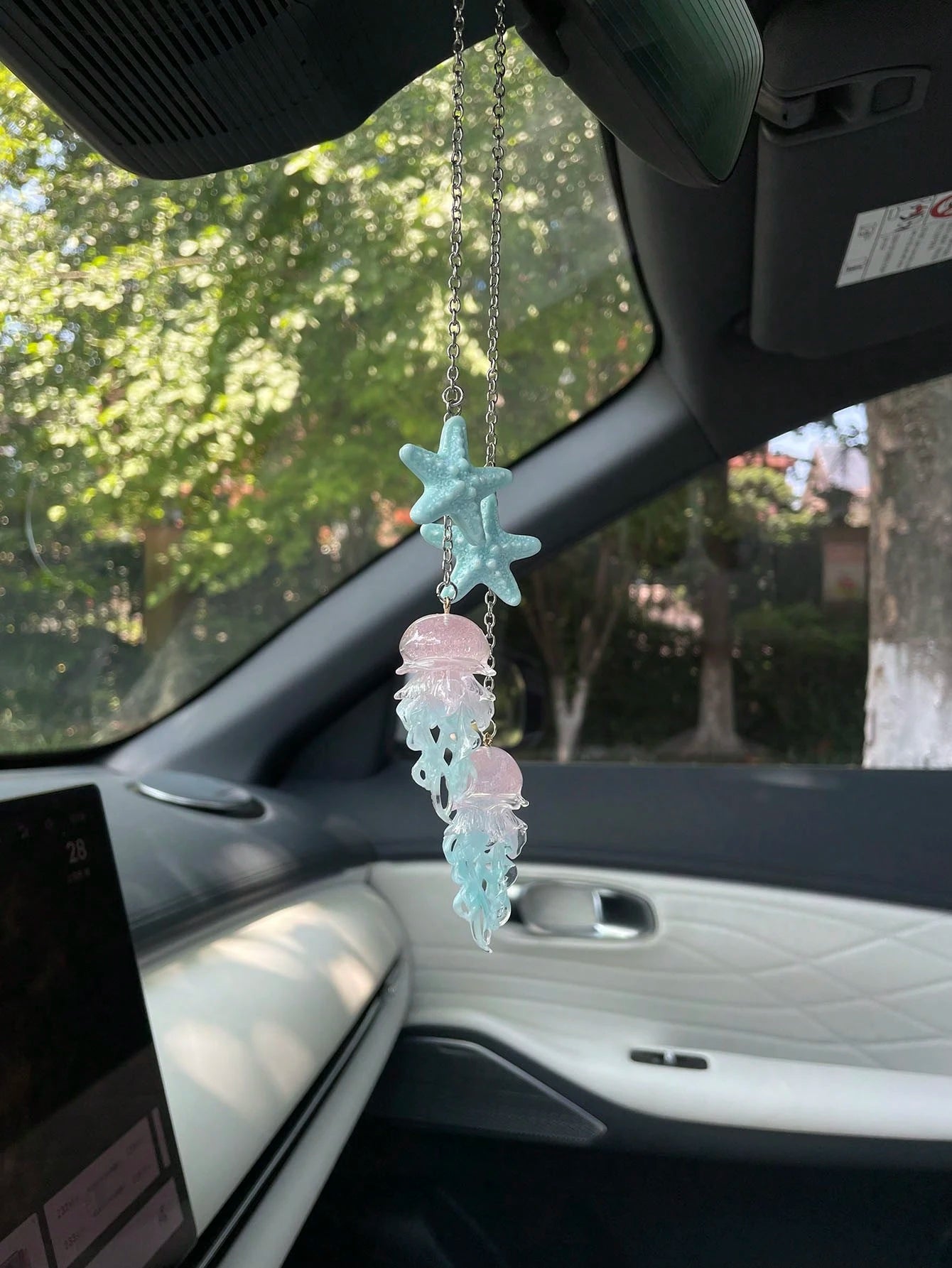 1pc Colorful Starfish Firefly Jellyfish Car Rearview Mirror Hanging Ornament, Sweet Glittery Jellyfish Pendant Car Charm, Personalized Elegant Minimalist Realistic Starfish Pendant Car Rearview Mirror