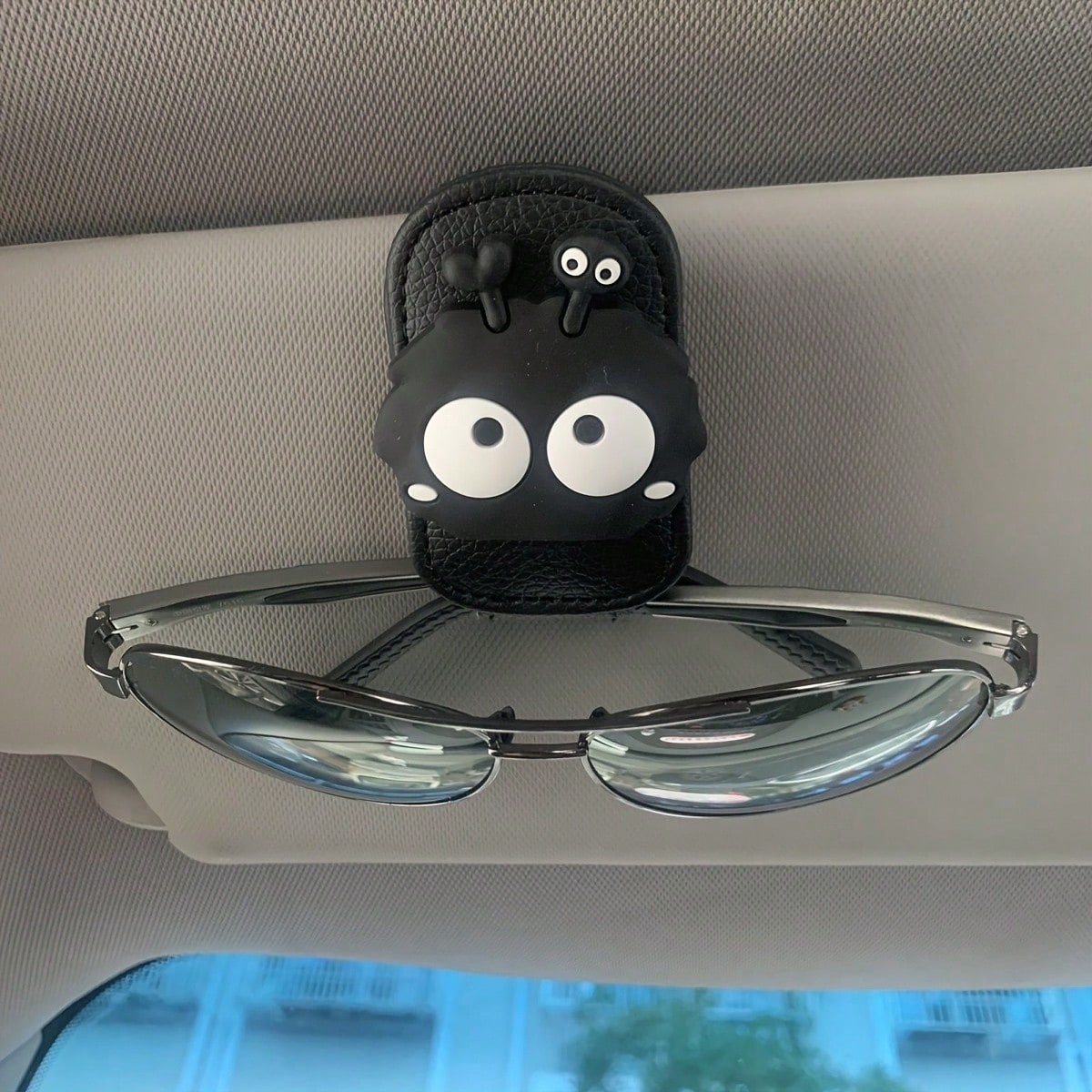 1pc Creative Coal Ball Design Car Sunglasses Holder| Magnetic Clip-On Sun Visor Organizer For Glasses – Quick Release & Anti-Slip| Universal Fit For All Cars
