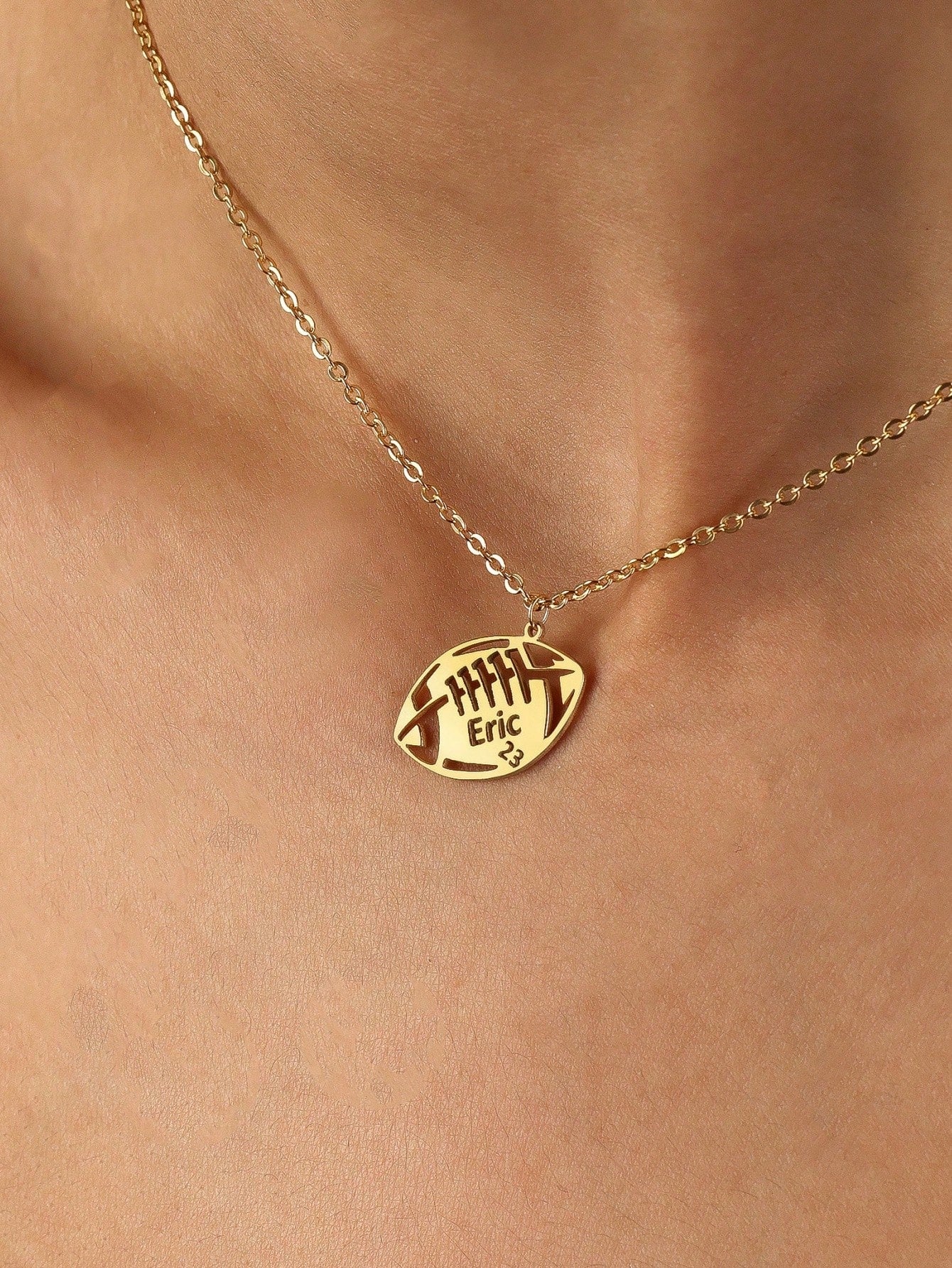 1PC [Customized] American Football Name & Number Necklace, Personalized Rugby Number Necklace, Personalized Gifts, Stainless Steel Jewelry, Customizable Name & Number, Sports Jewelry, Custom Athlete G