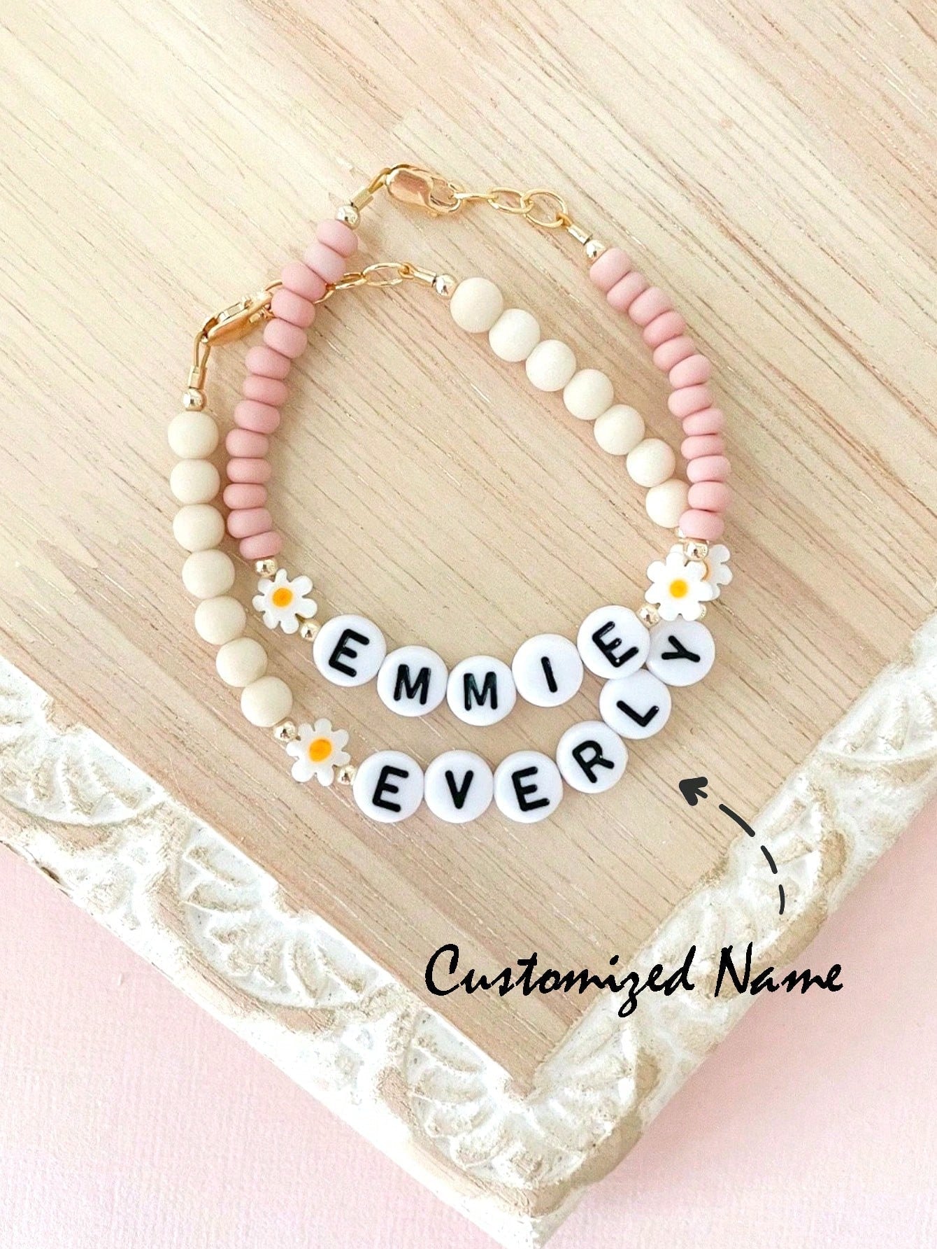 1pc Customized Name/Letter/Text/Daisy Bracelet/Girl Bracelet/Daisy Name Bracelet, Charming Spring/Summer Accessory, Customized Name Bracelet For Women, Vibrant Color Birthday Party Gift, Back To Schoo