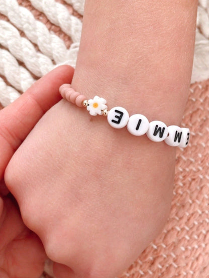 1pc Customized Name/Letter/Text/Daisy Bracelet/Girl Bracelet/Daisy Name Bracelet, Charming Spring/Summer Accessory, Customized Name Bracelet For Women, Vibrant Color Birthday Party Gift, Back To Schoo