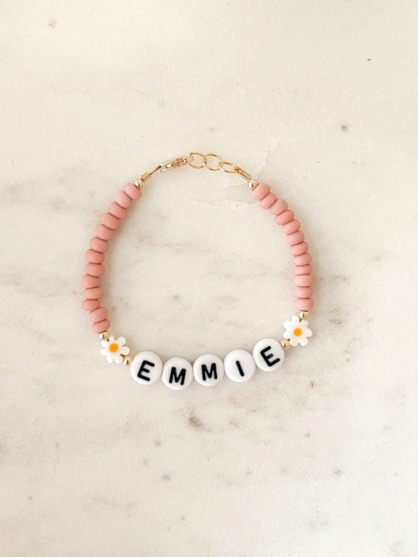1pc Customized Name/Letter/Text/Daisy Bracelet/Girl Bracelet/Daisy Name Bracelet, Charming Spring/Summer Accessory, Customized Name Bracelet For Women, Vibrant Color Birthday Party Gift, Back To Schoo