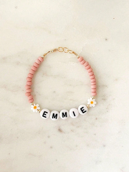 1pc Customized Name/Letter/Text/Daisy Bracelet/Girl Bracelet/Daisy Name Bracelet, Charming Spring/Summer Accessory, Customized Name Bracelet For Women, Vibrant Color Birthday Party Gift, Back To Schoo