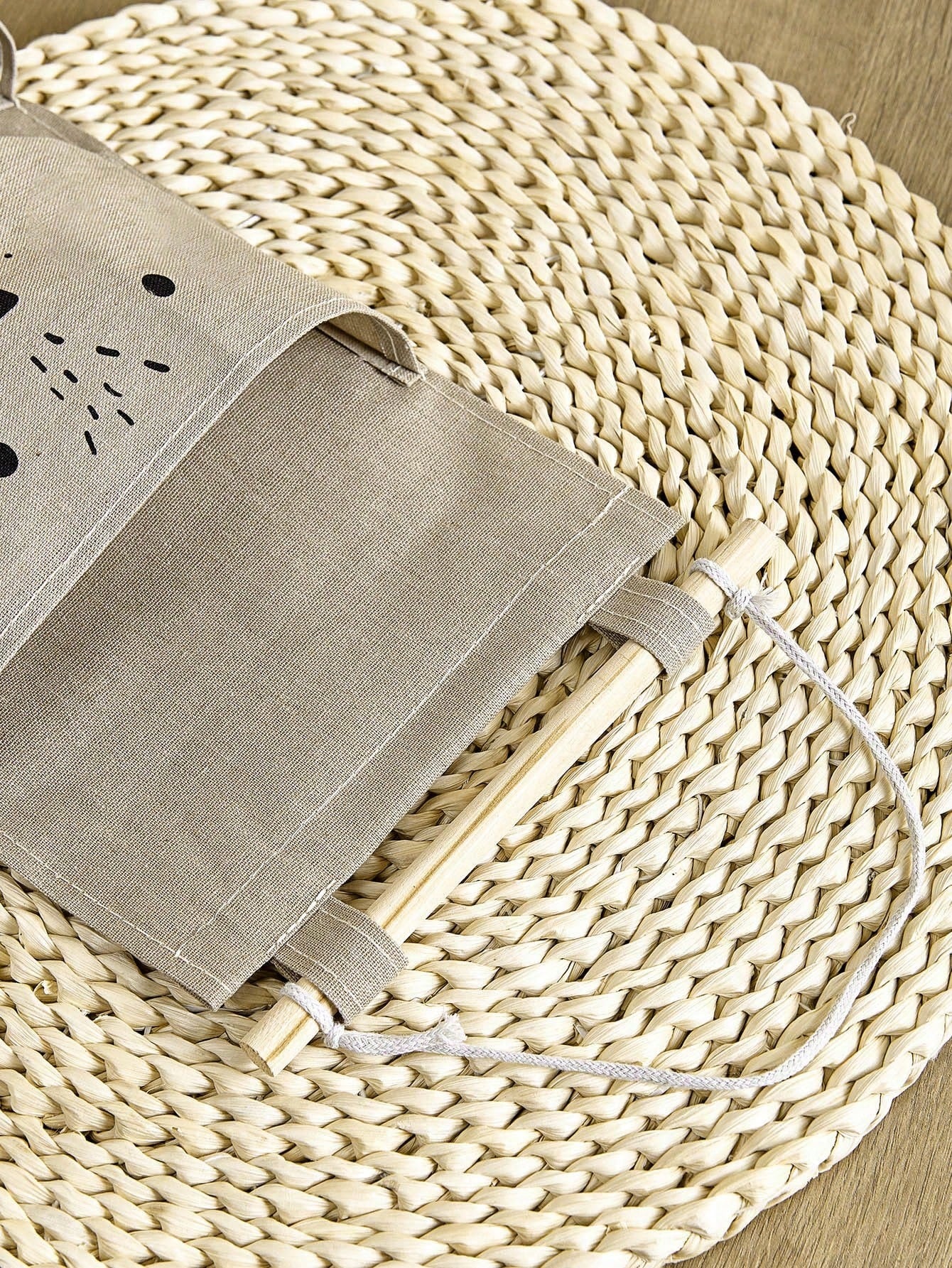 1pc Cute Hanging Storage Bag With 3 Pockets In Different Smiling Bear Patterns. Hang By Bedside, Wall Or Door To Easily Store Small Items, Adding Warmth To Your Life- Hooks Not Included (Random Color