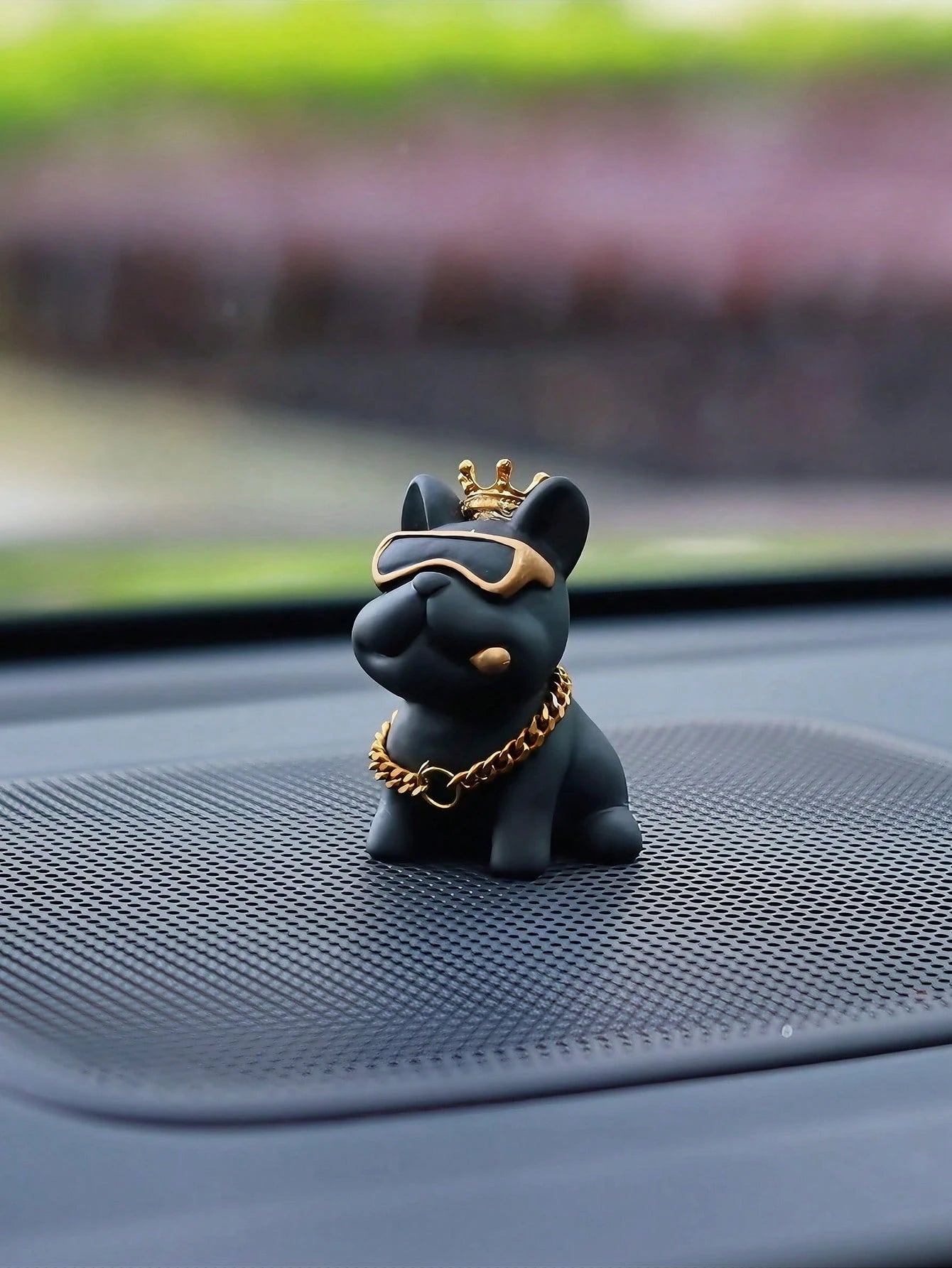 1pc Fashionable Crown French Bulldog Car Dashboard Decor, Rearview Mirror Hanging Ornament