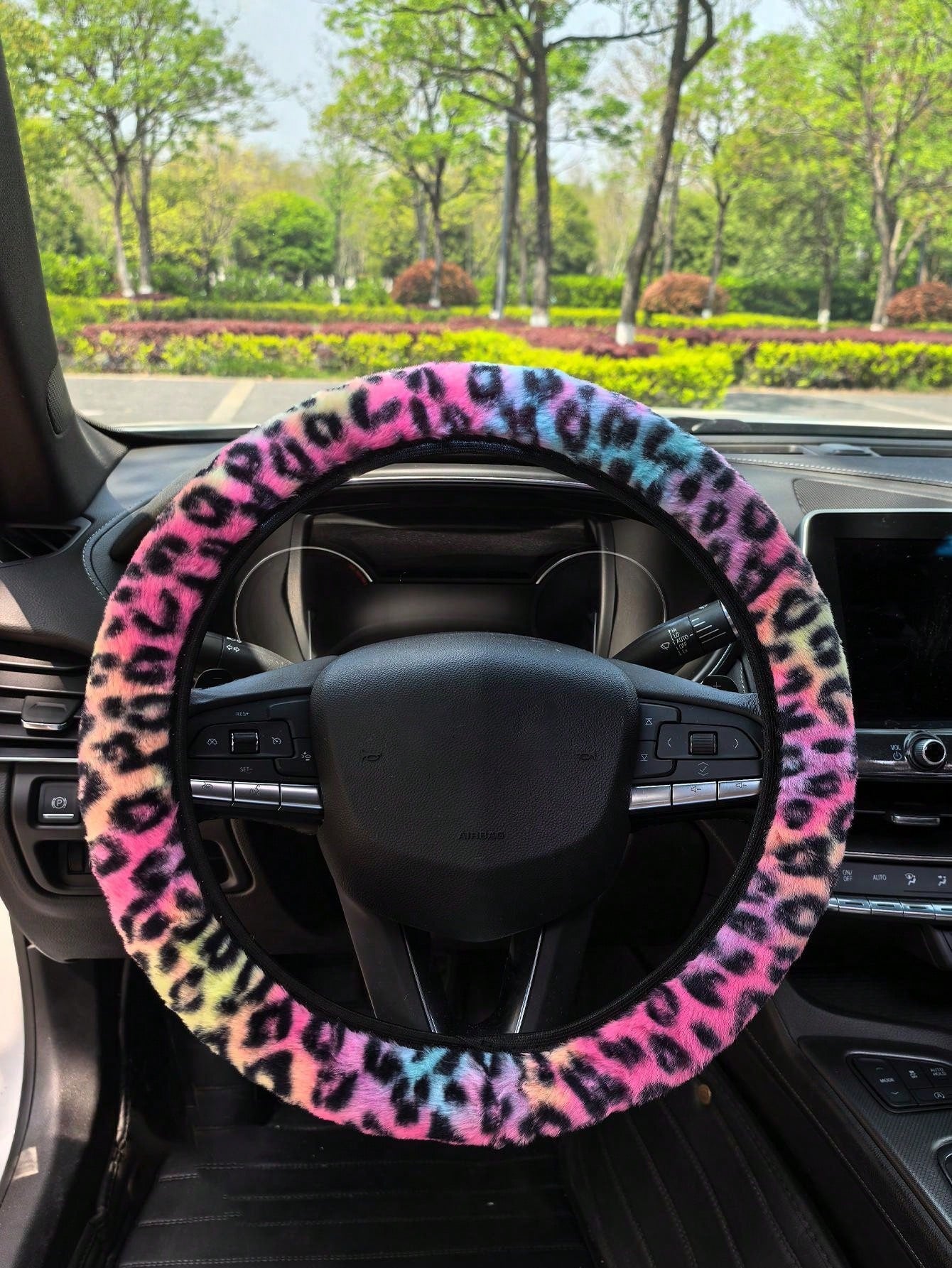 1pc Fuzzy Leopard Print Steering Wheel Cover, No Inner Ring, Warm Anti-Slip, Suitable For All Seasons, Leopard Pattern Car Accessory