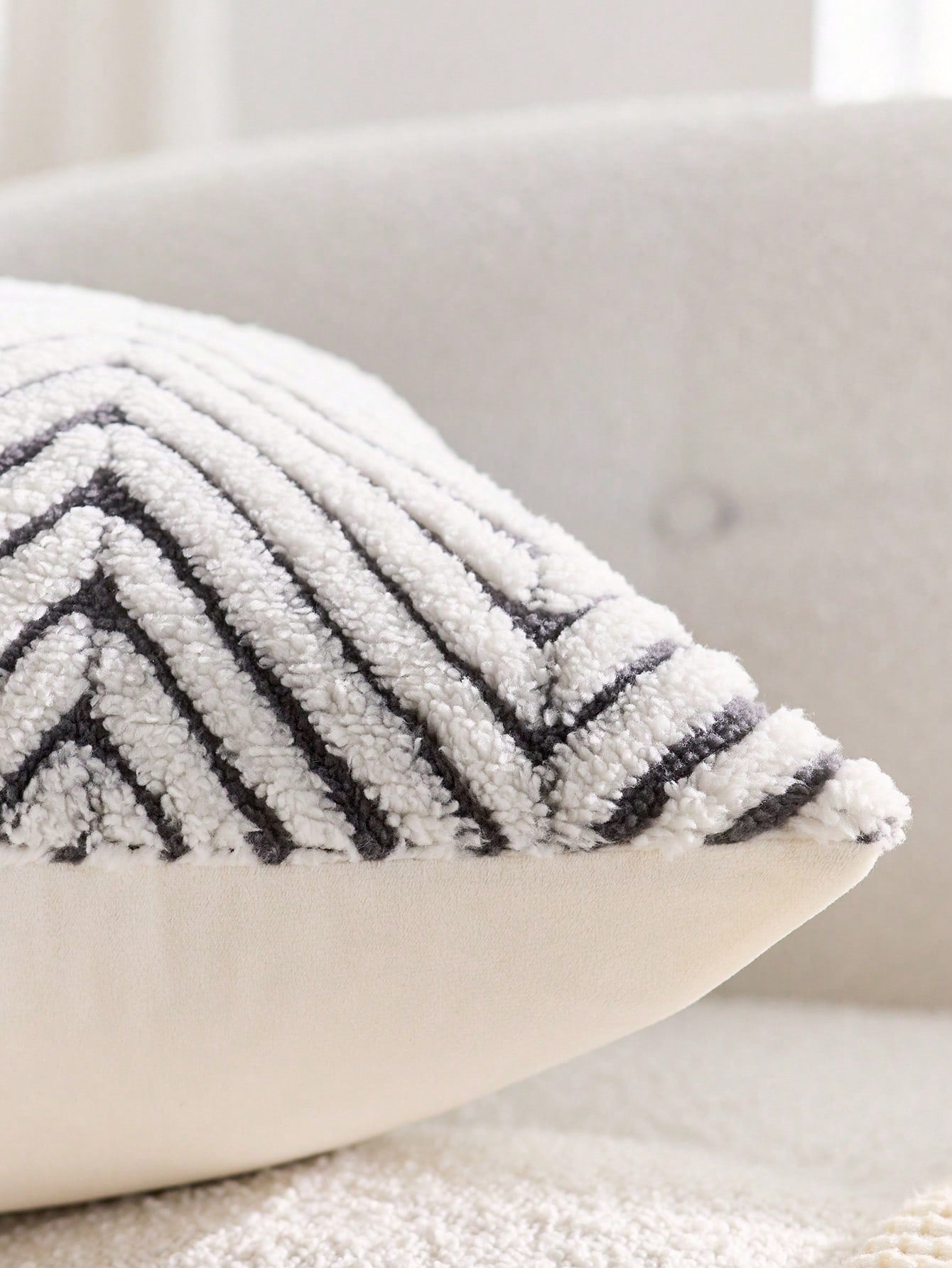 1pc Gray & White Bohemian Geometric Plush Decorative Pillow Cover (Pillow Insert Not Included), Reverse Side In Fleece Fabric, Square Cushion Cover, Holiday Home Pillow Decor, Soft & Comfortable Plush