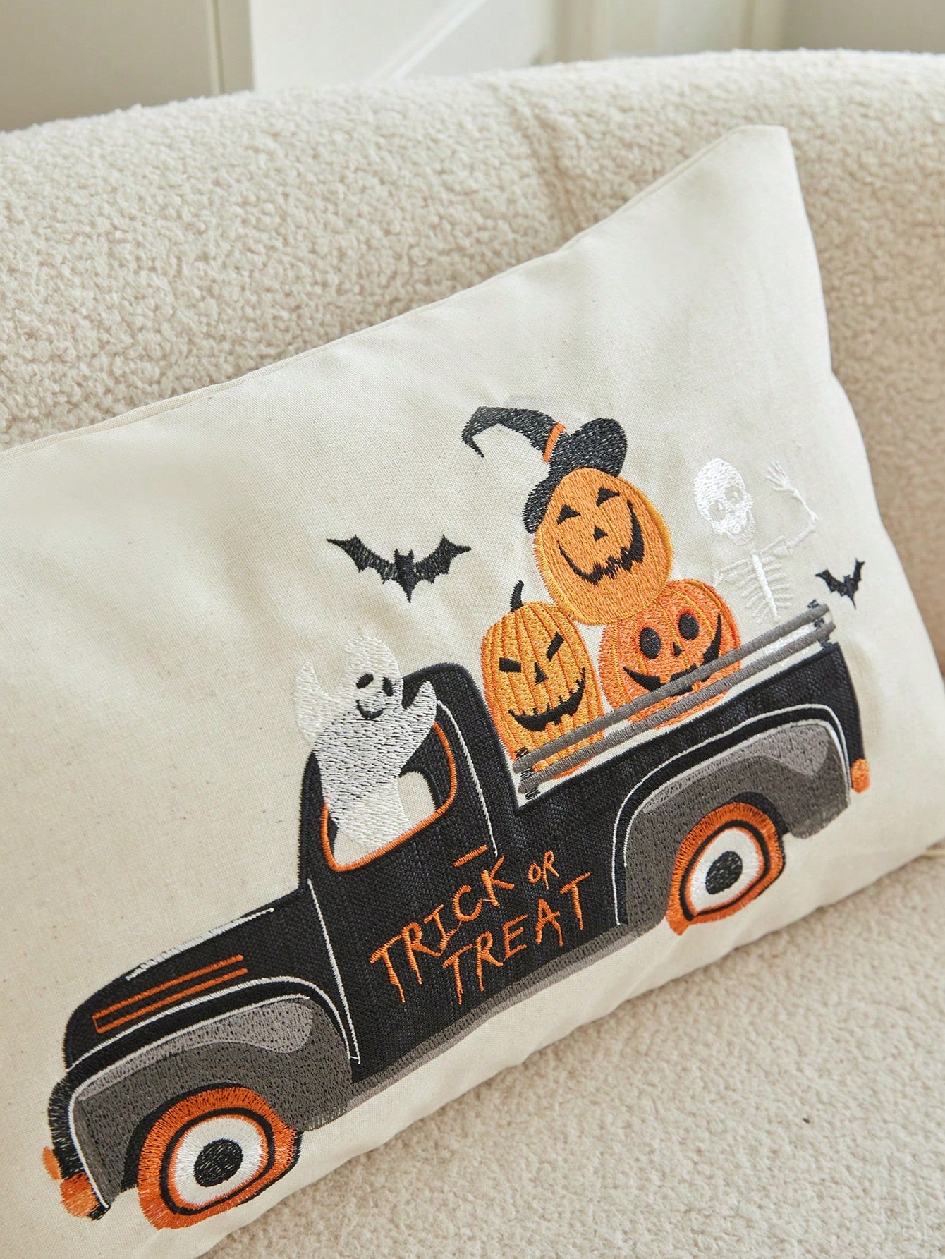 1pc Halloween Pumpkin Carriage Embroidered Pillow Case, Halloween Trick Or Treat Pillow Cover, Suitable For Indoor Decoration, Halloween Decor, All-Season Pillow Case, Without Insert