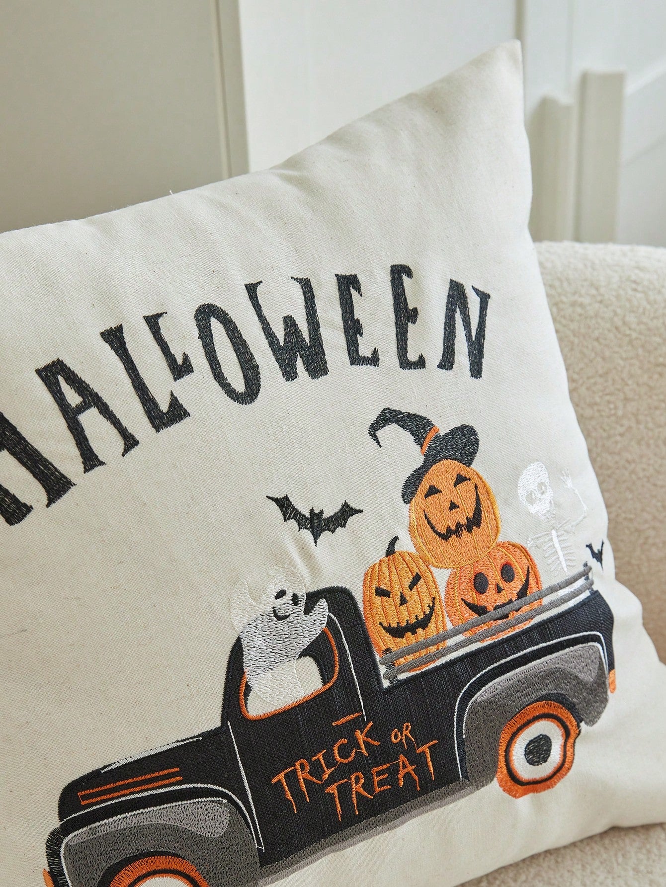 1pc Halloween Pumpkin Carriage Embroidered Pillow Case, Halloween Trick Or Treat Pillow Cover, Suitable For Indoor Decoration, Halloween Decor, All-Season Pillow Case, Without Insert