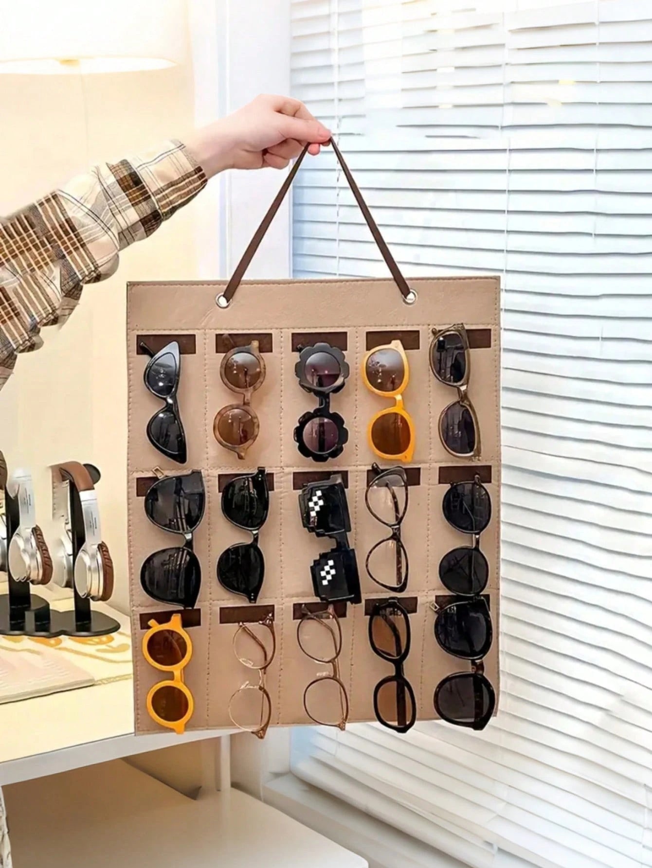 1pc High Quality Durable Multi-Slot Felt Wall Mounted Eyeglass Holder, Dual-Color Design, 15-Slot Foldable Glasses Display Rack, Eyewear Storage, Hanging Eyeglasses Organizer