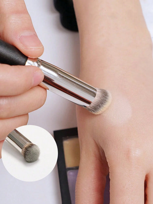 1pc Mini Angled Flat Head Eye Concealer Brush, Nose Contour Brush, Soft Dense Bristles, Suitable For Concealing, Blending, Setting, Liquid Foundation, Cream Makeup, Professional Small Foundation Brush