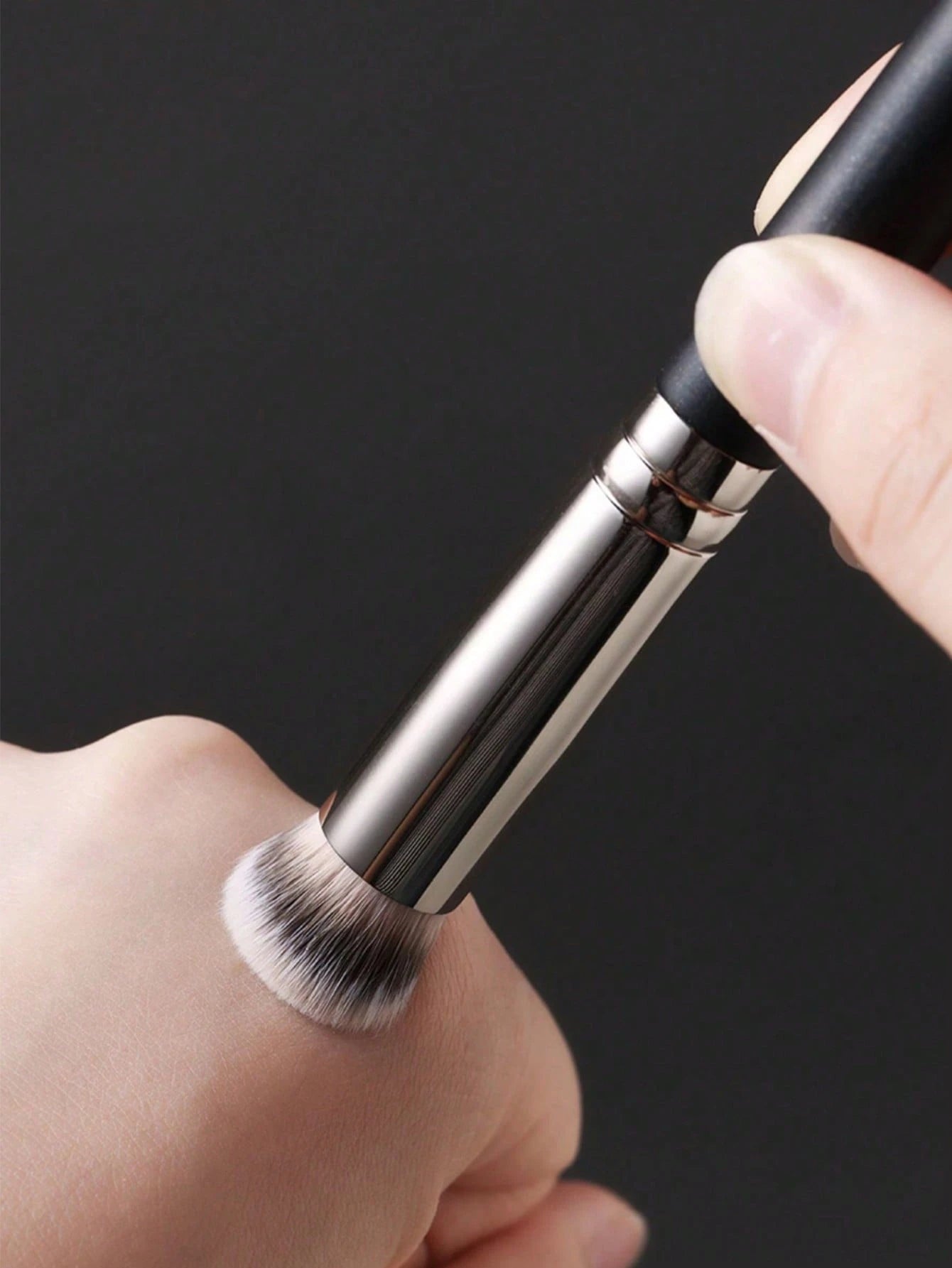 1pc Mini Angled Flat Head Eye Concealer Brush, Nose Contour Brush, Soft Dense Bristles, Suitable For Concealing, Blending, Setting, Liquid Foundation, Cream Makeup, Professional Small Foundation Brush