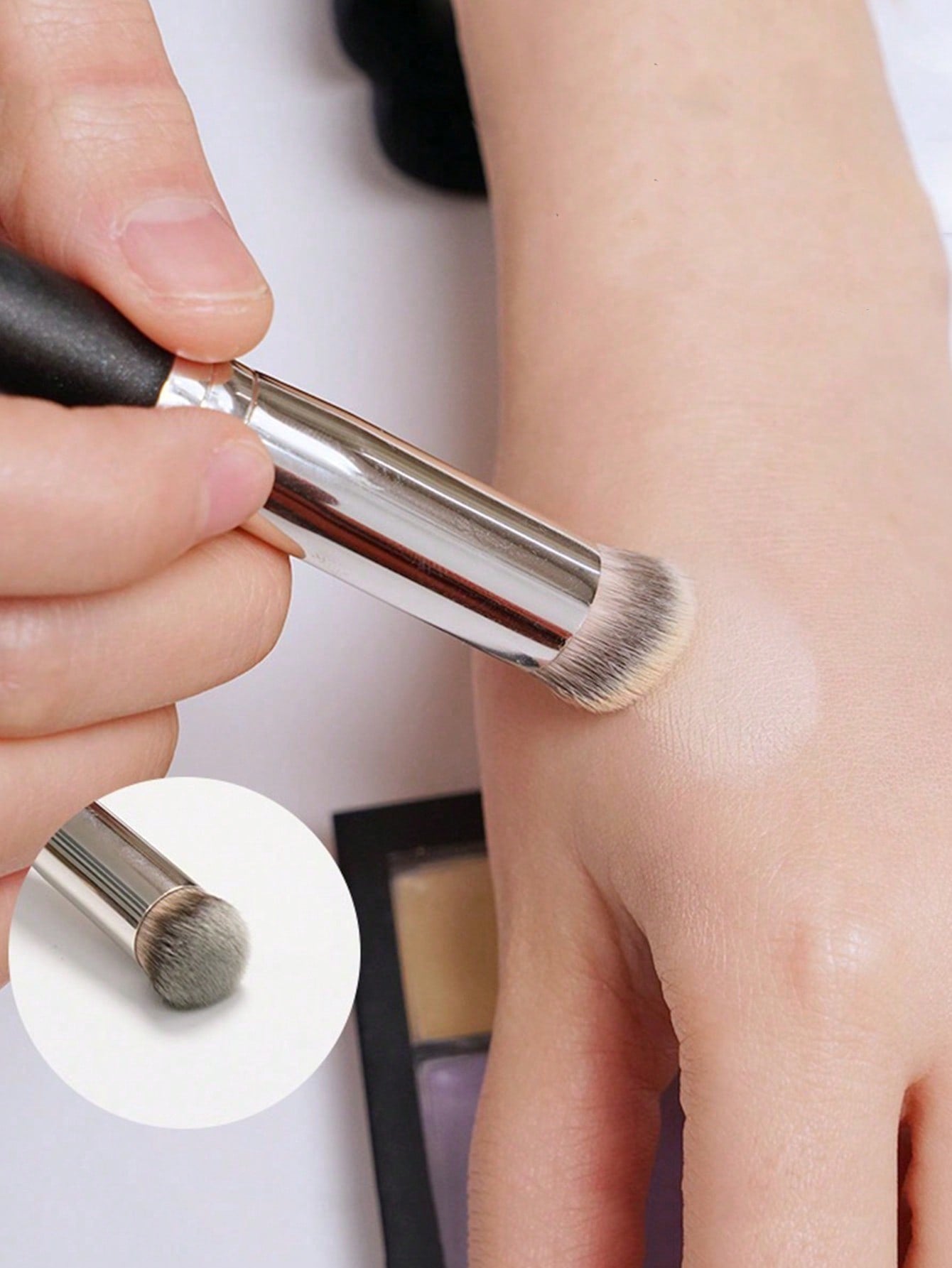 1pc Mini Angled Flat Head Eye Concealer Brush, Nose Contour Brush, Soft Dense Bristles, Suitable For Concealing, Blending, Setting, Liquid Foundation, Cream Makeup, Professional Small Foundation Brush