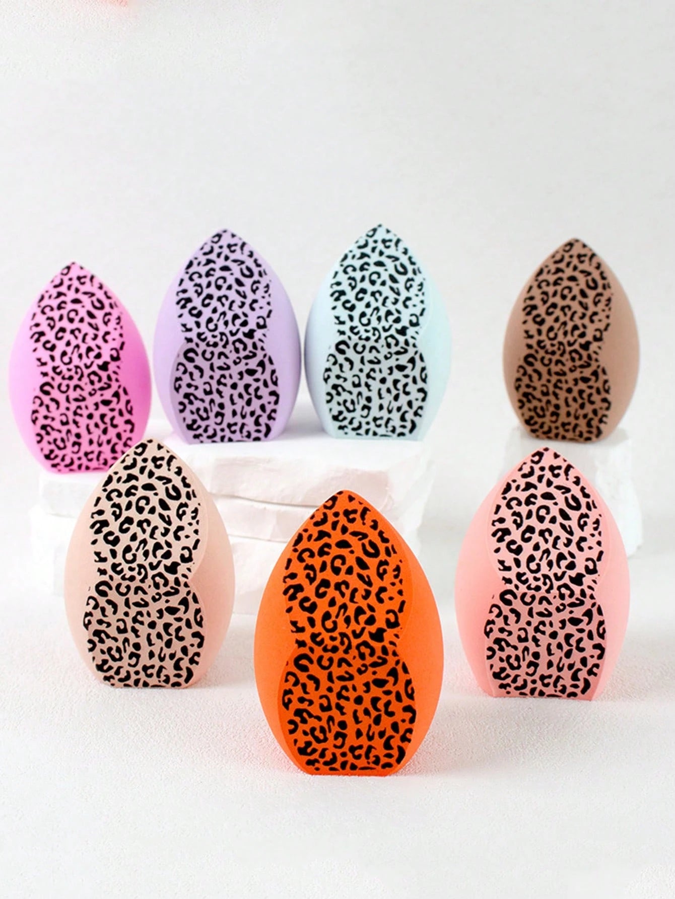 1pc Oversized Leopard-Print Makeup Sponge-Soft, Oval-Shaped, And Suitable For Both Wet And Dry Use. Featuring A Three-Sided Design, It Works Well With Liquid Foundation And Concealer, Making It Ideal