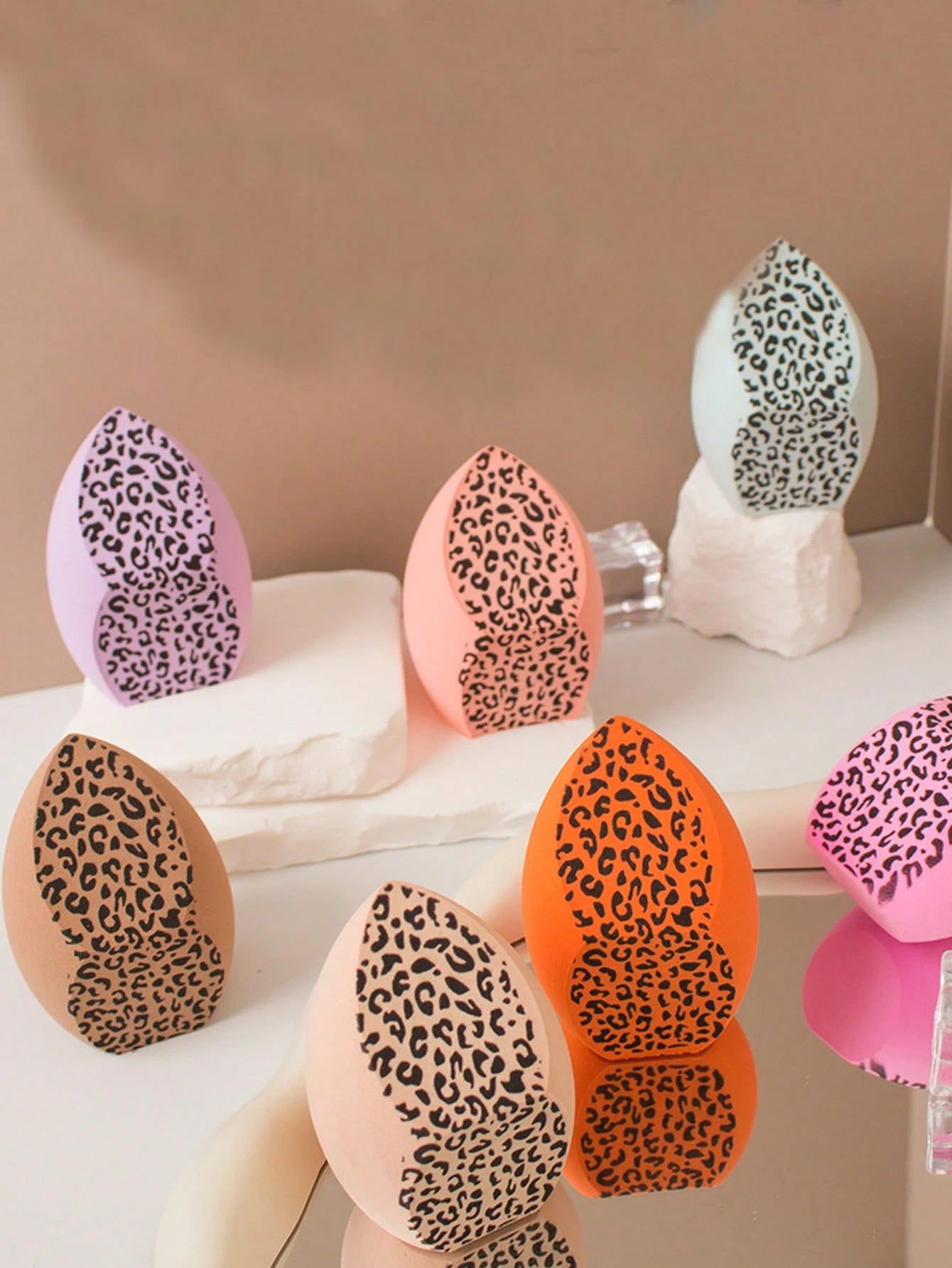 1pc Oversized Leopard-Print Makeup Sponge-Soft, Oval-Shaped, And Suitable For Both Wet And Dry Use. Featuring A Three-Sided Design, It Works Well With Liquid Foundation And Concealer, Making It Ideal