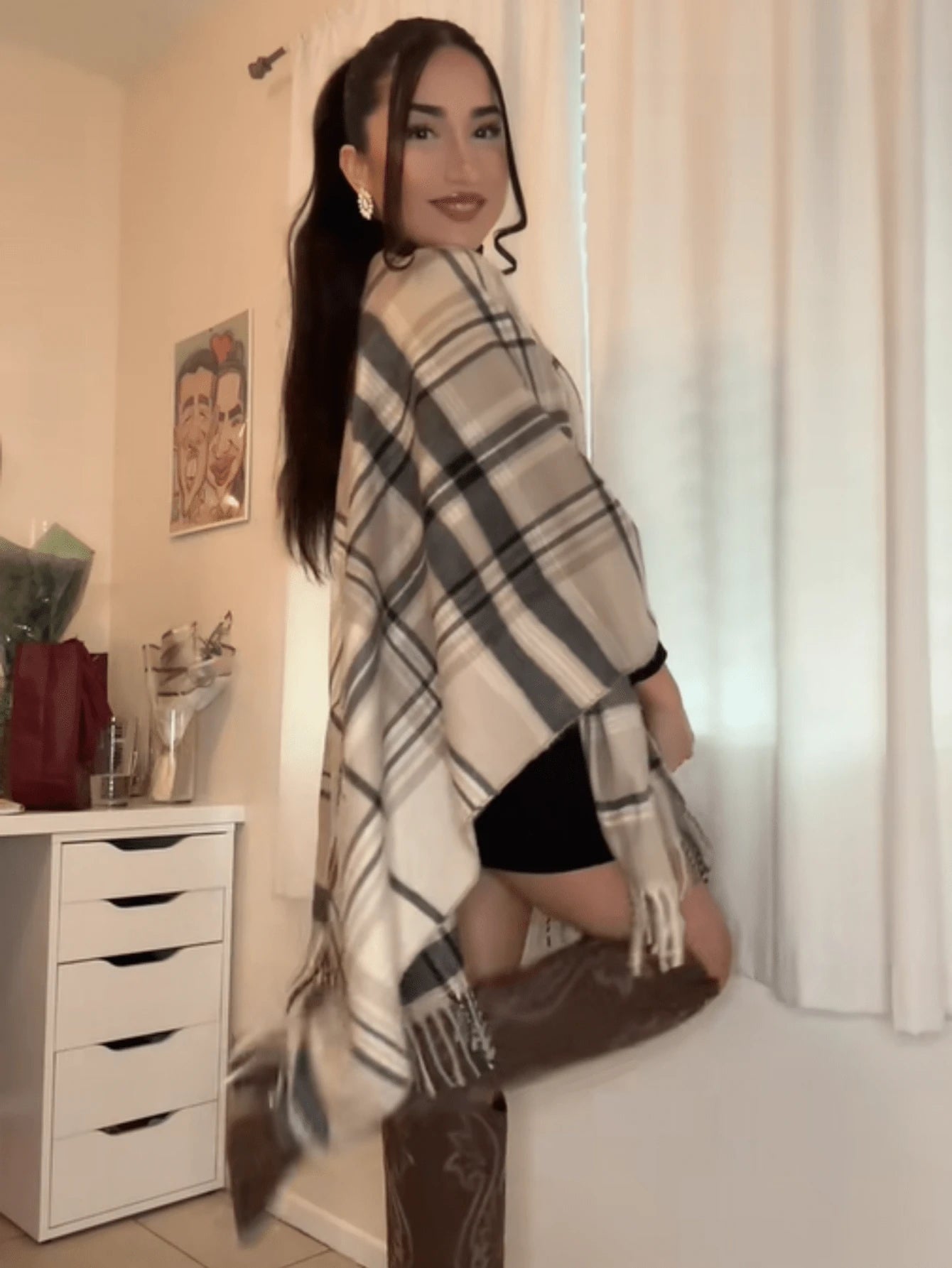 1pc Plaid Tassel Shawl, Suitable For Outdoor Travel, Women & Girls Gift Accessory, Dress Companion, Autumn/Winter,Holiday,Beach Towel
