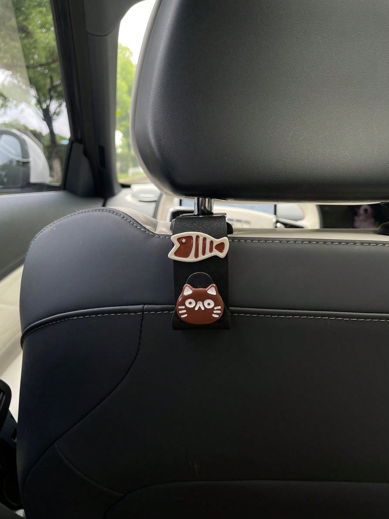 1pc Resin Cat And Fish Car Hook, Hidden Cartoon Cat And Fish 7-Shaped Car Hook For Rear Seat, DIY Resin Decorative Patch Cream Glue Accessory, Multi-Functional Hanging Hook For Rear Seat, Car Interior