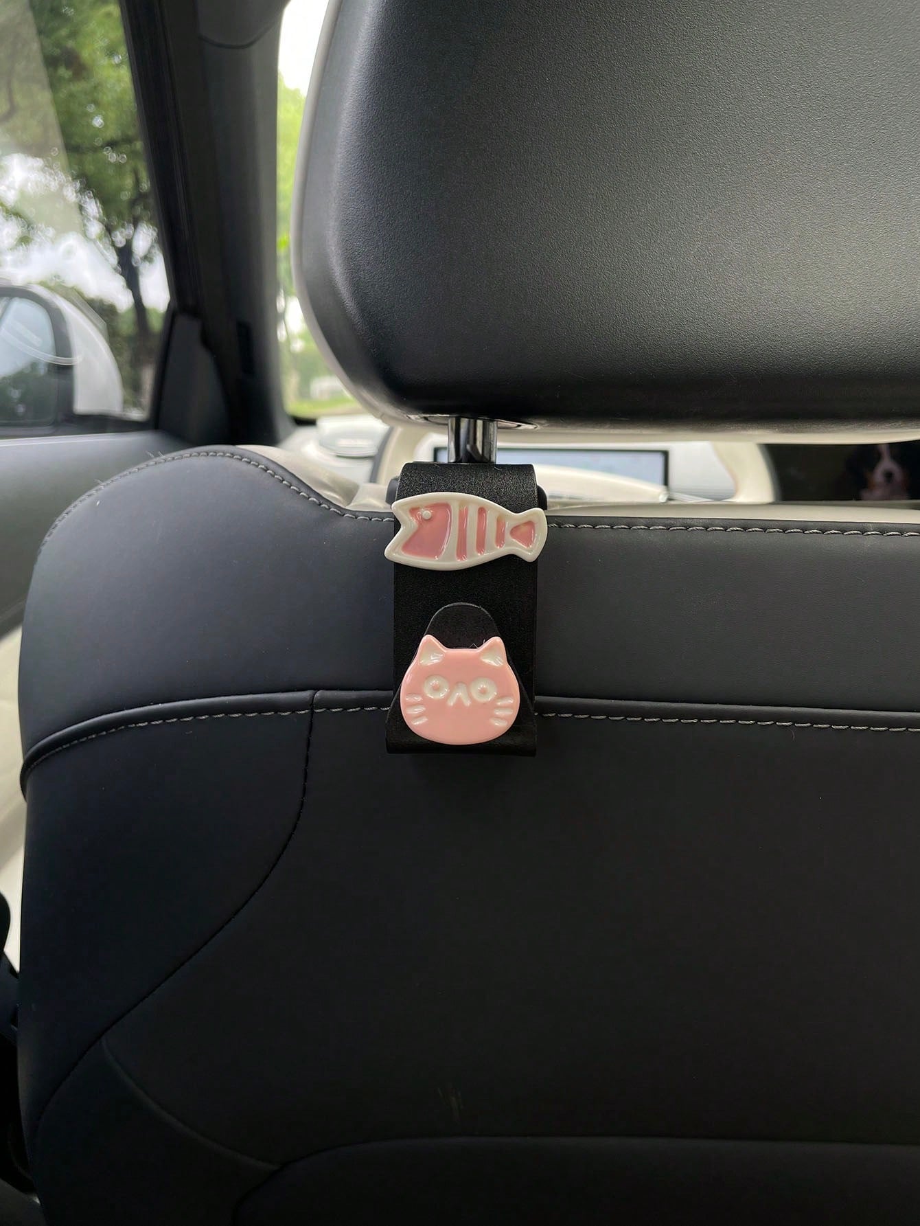 1pc Resin Cat And Fish Car Hook, Hidden Cartoon Cat And Fish 7-Shaped Car Hook For Rear Seat, DIY Resin Decorative Patch Cream Glue Accessory, Multi-Functional Hanging Hook For Rear Seat, Car Interior