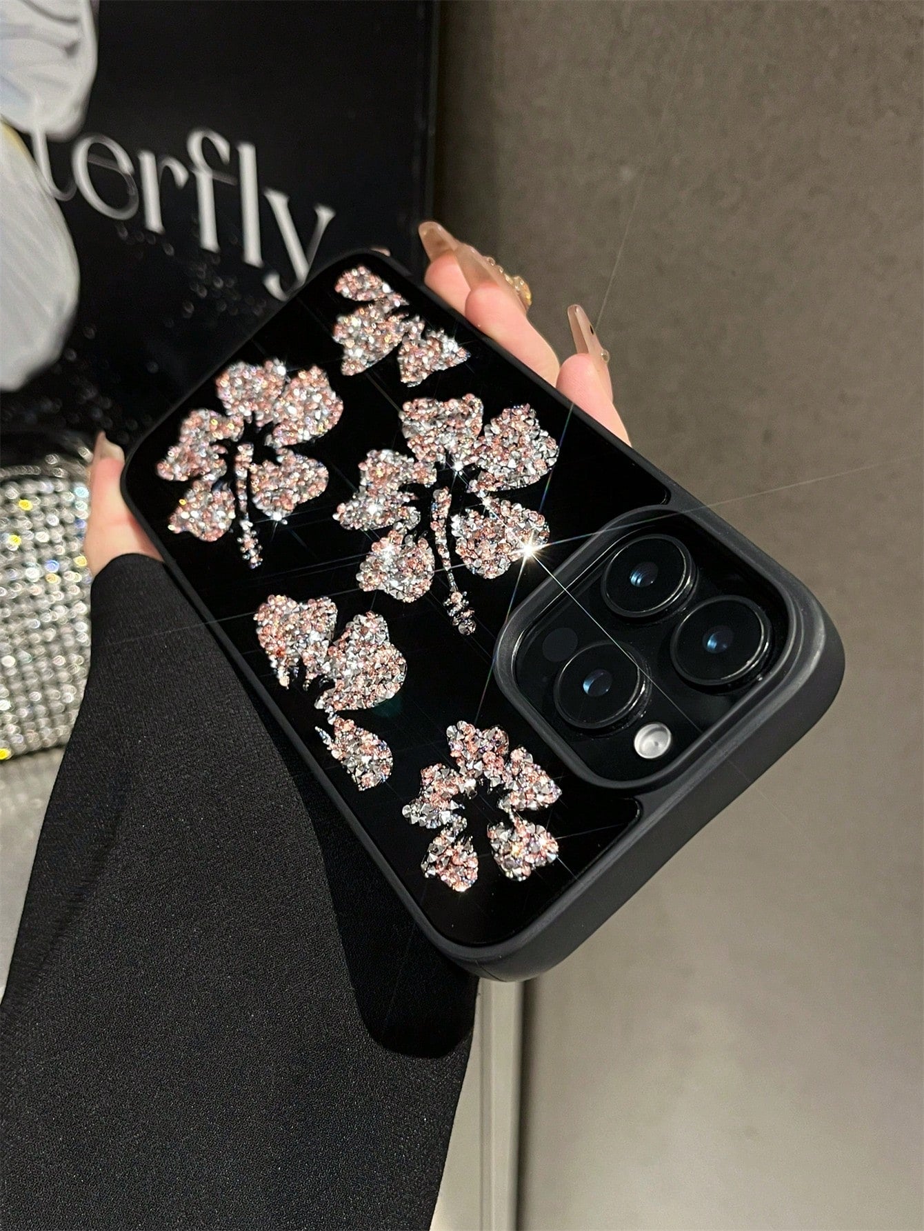 1pc Rhinestone Flower Inlaid Diamond Mirror Protective Phone Case, Comfortable Grip, Suitable For IPhone 17Pro Max/17pro/17air/17/16promax/16/16pro/16plus/15/15promax/15plus15pro/14promax/14pro/14/13p