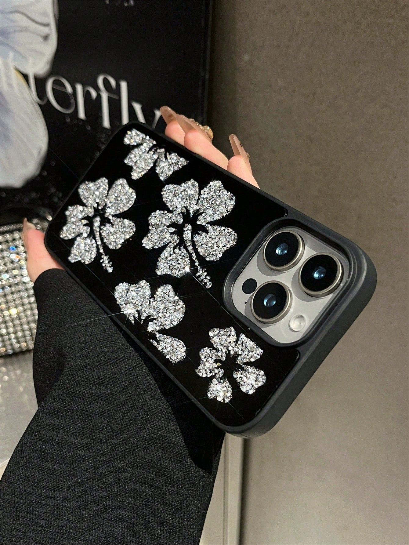 1pc Rhinestone Flower Inlaid Diamond Mirror Protective Phone Case, Comfortable Grip, Suitable For IPhone 17Pro Max/17pro/17air/17/16promax/16/16pro/16plus/15/15promax/15plus15pro/14promax/14pro/14/13p