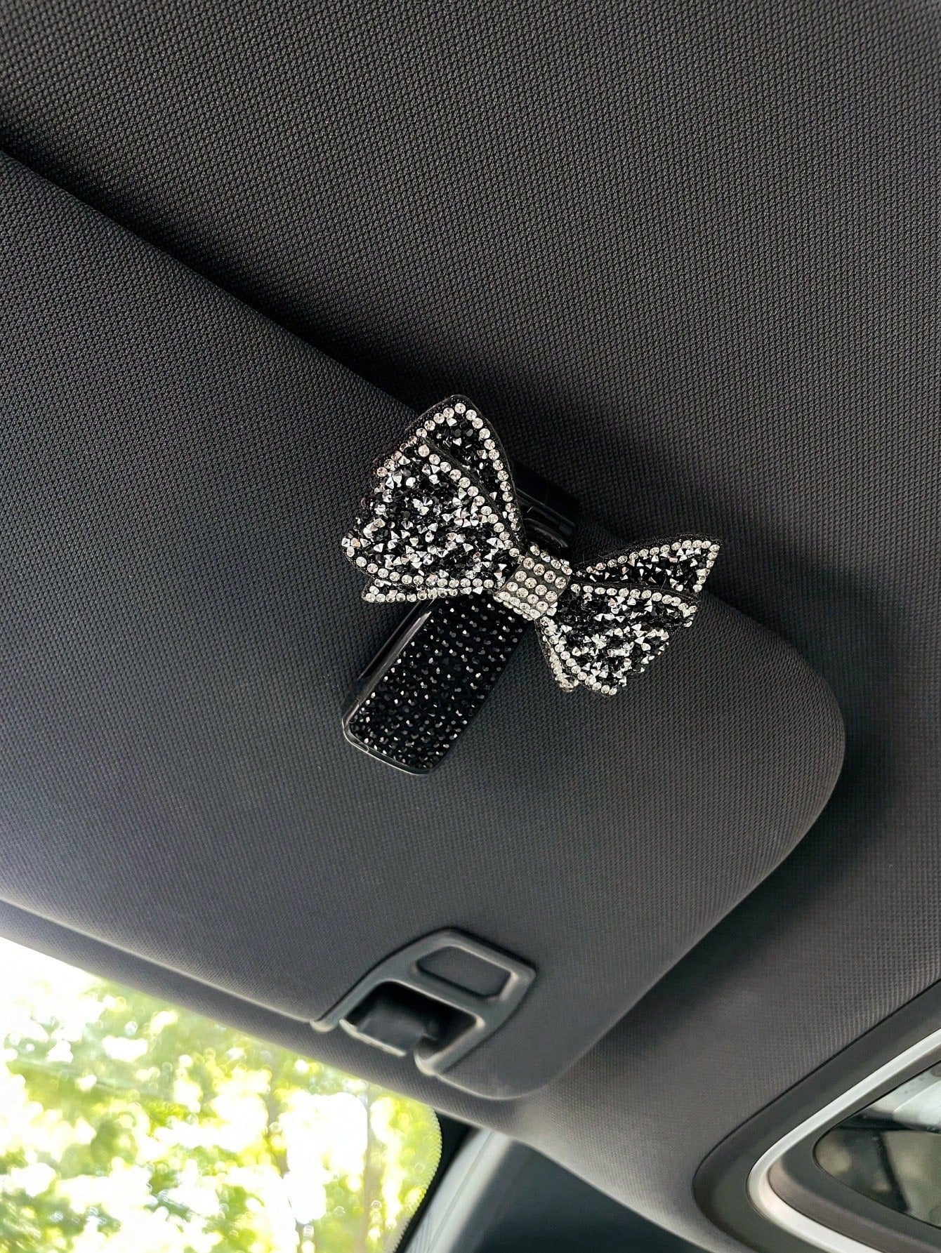 1pc Shiny Rhinestone Bow Car Sun Visor Glasses Clip, Glasses Clip, Car Fashion Glasses Clip