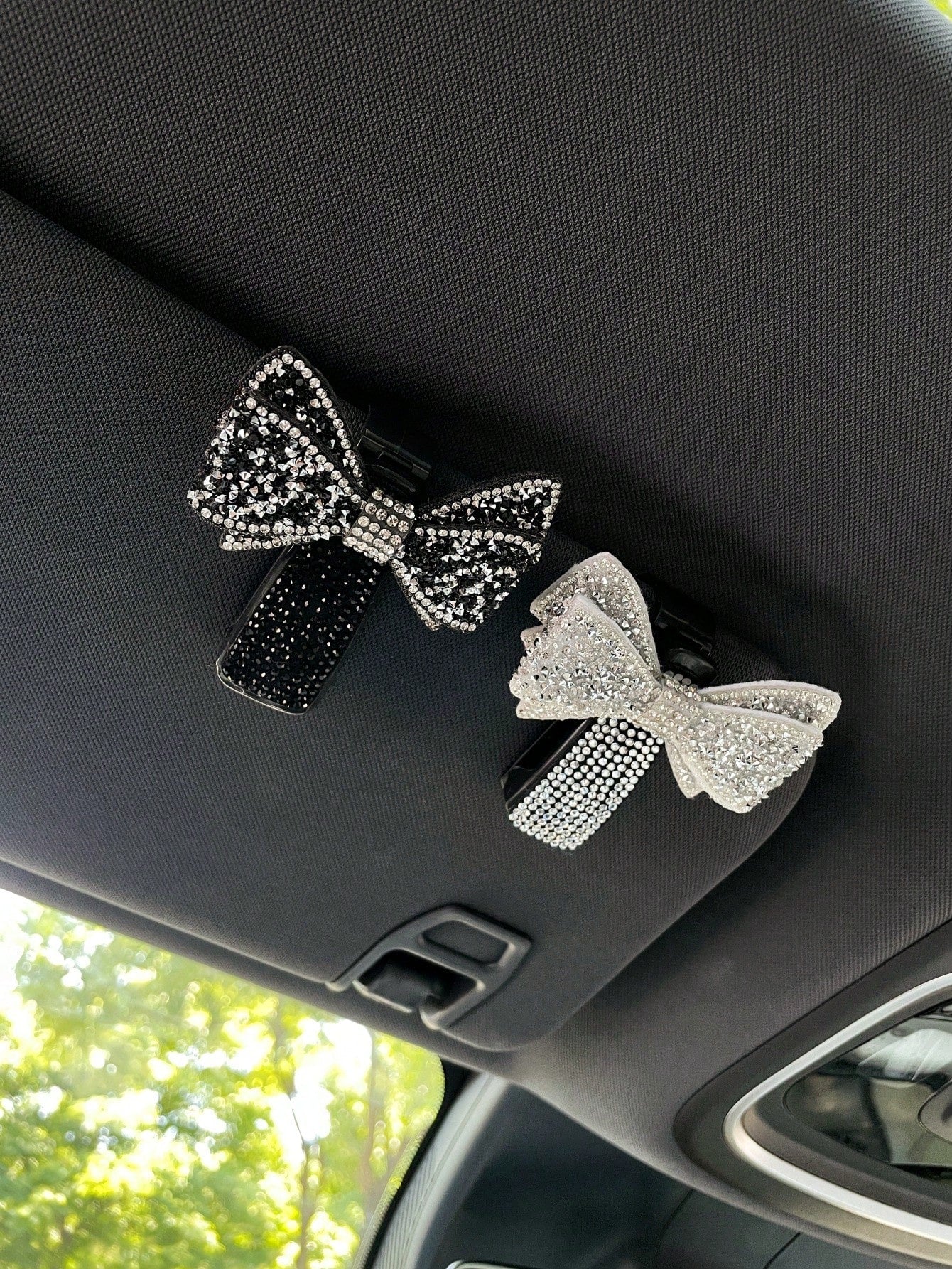 1pc Shiny Rhinestone Bow Car Sun Visor Glasses Clip, Glasses Clip, Car Fashion Glasses Clip